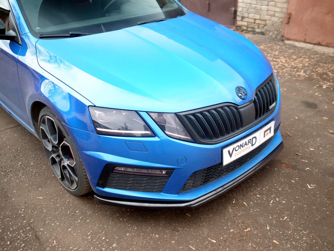 картинка Сплиттер переднего бампера Skoda Octavia 3 A7 RS рест. V3 vonard customs 