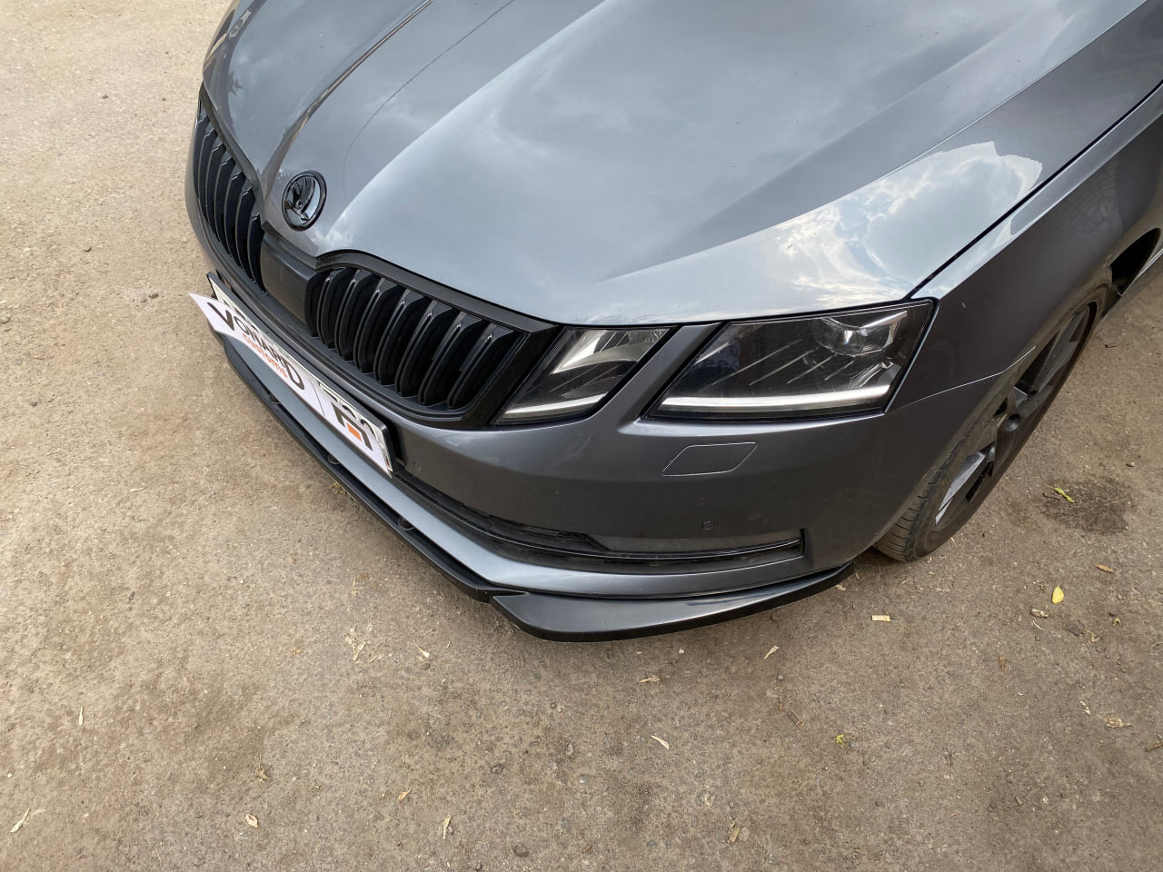 картинка Сплиттер переднего бампера Skoda Octavia 3 A7 рест. (широкий) vonard customs 