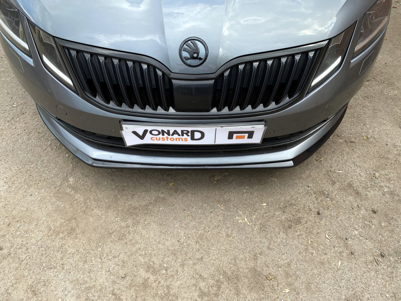 картинка Сплиттер переднего бампера Skoda Octavia 3 A7 рест. V3 (прилегающий) vonard customs 
