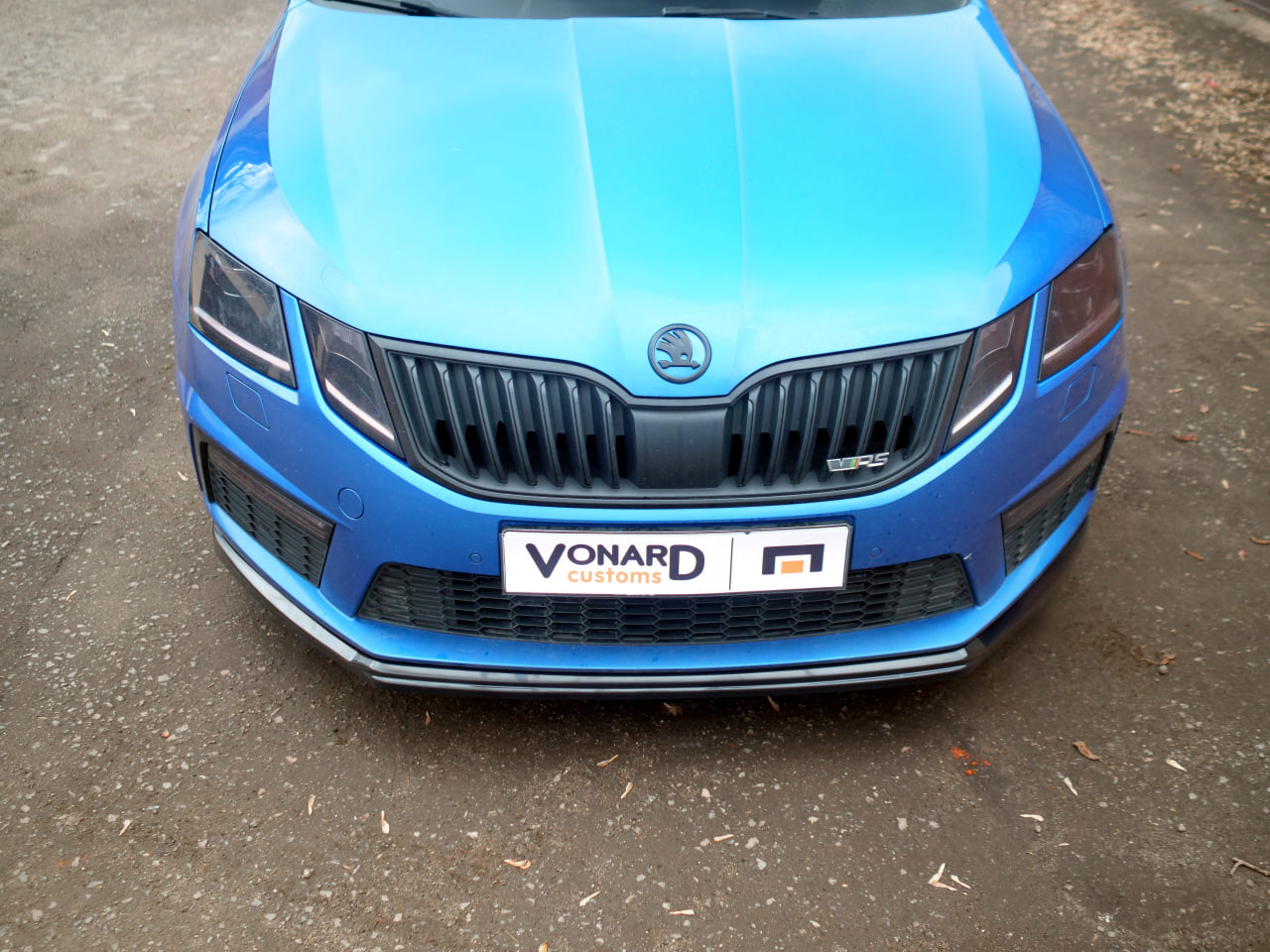 картинка Сплиттер переднего бампера Skoda Octavia 3 A7 RS рест. V3 vonard customs 