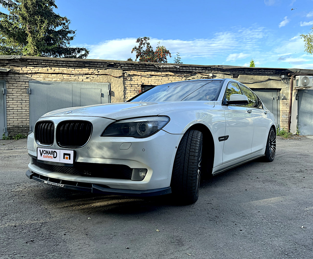 картинка Лезвия под пороги BMW 7 F01 - под покраску vonard customs 