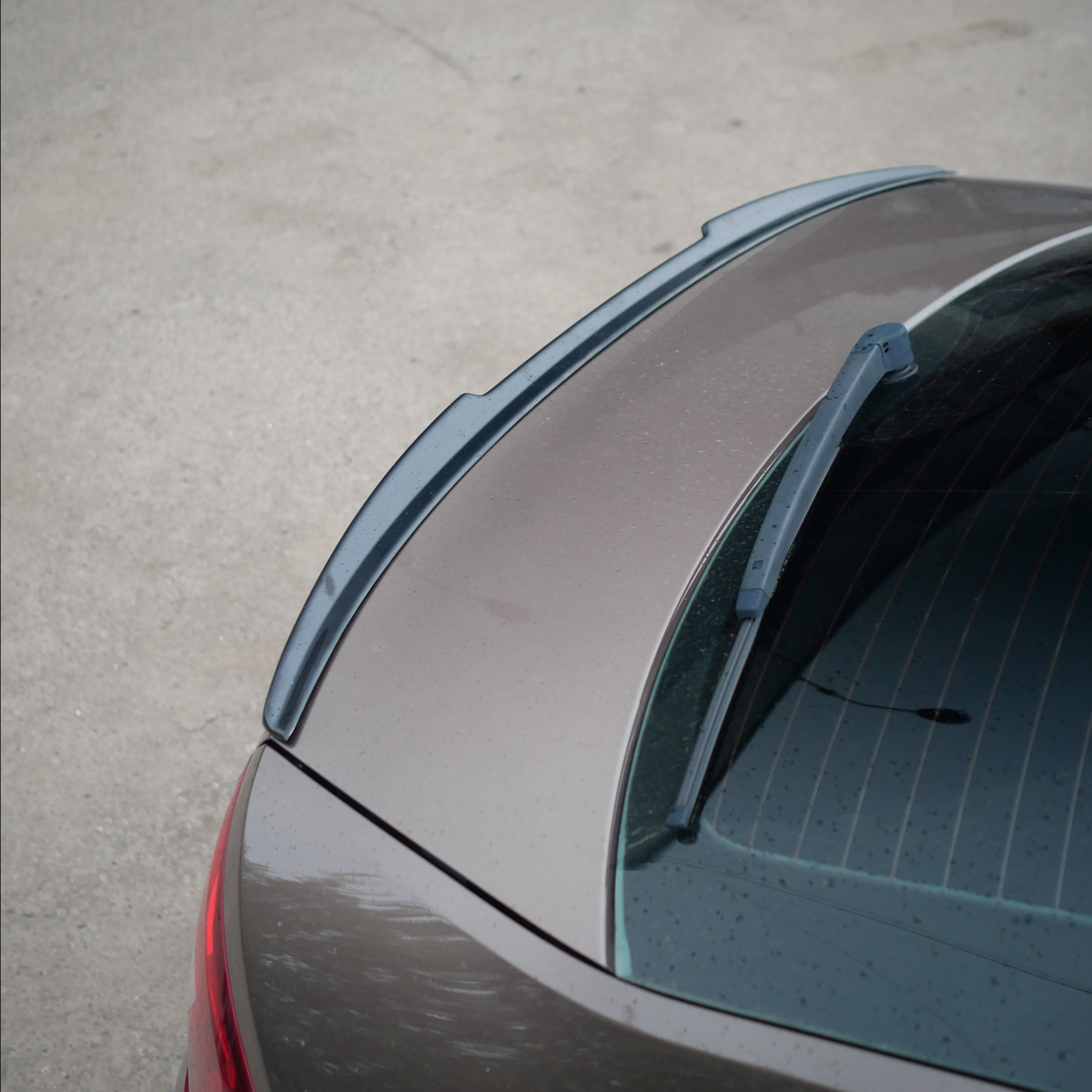 картинка Спойлер лезвие крышки багажника Skoda Rapid - черный металлик vonard customs 