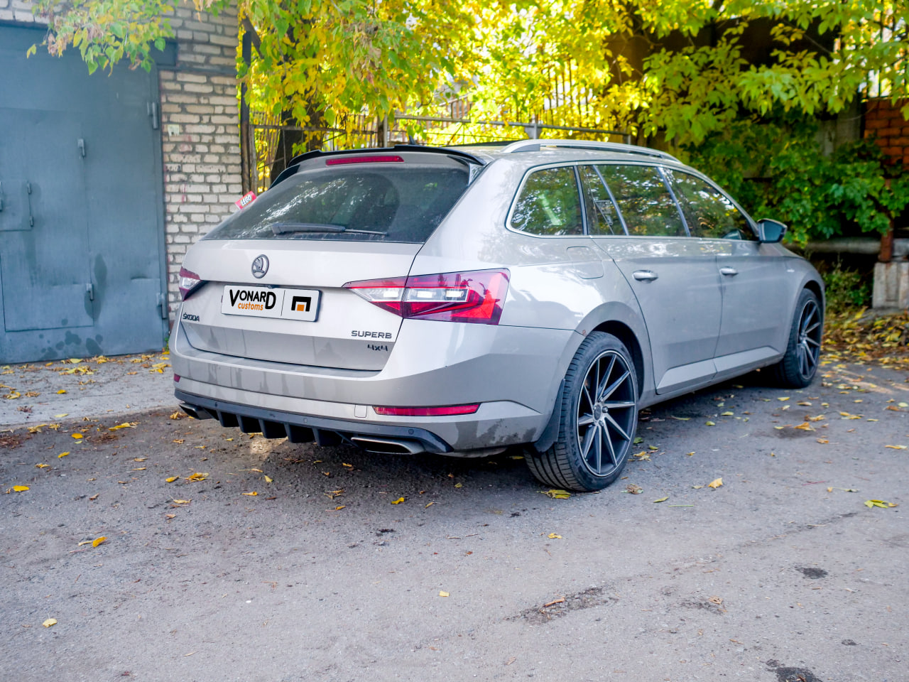 картинка Диффузор вставка заднего бампера Skoda Superb 3 - текстура vonard customs 