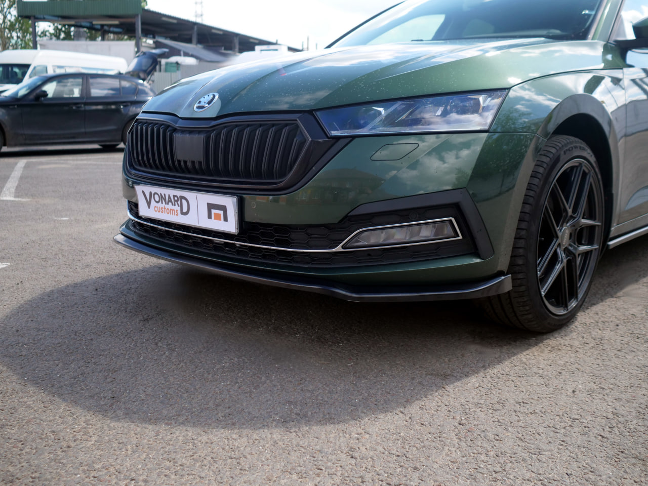 картинка Сплиттер переднего бампера Skoda Octavia 4 A8 V3 (прилегающий) - под покраску vonard customs 