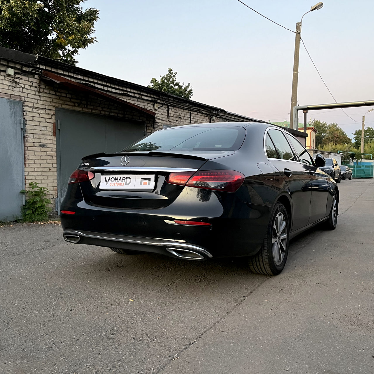 картинка Спойлер лезвие крышки багажника Mercedes E W213 - под покраску vonard customs 