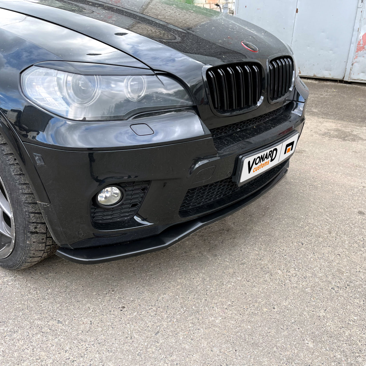 картинка Сплиттер переднего бампера BMW X5 E70 M-Pack рестайлинг vonard customs 