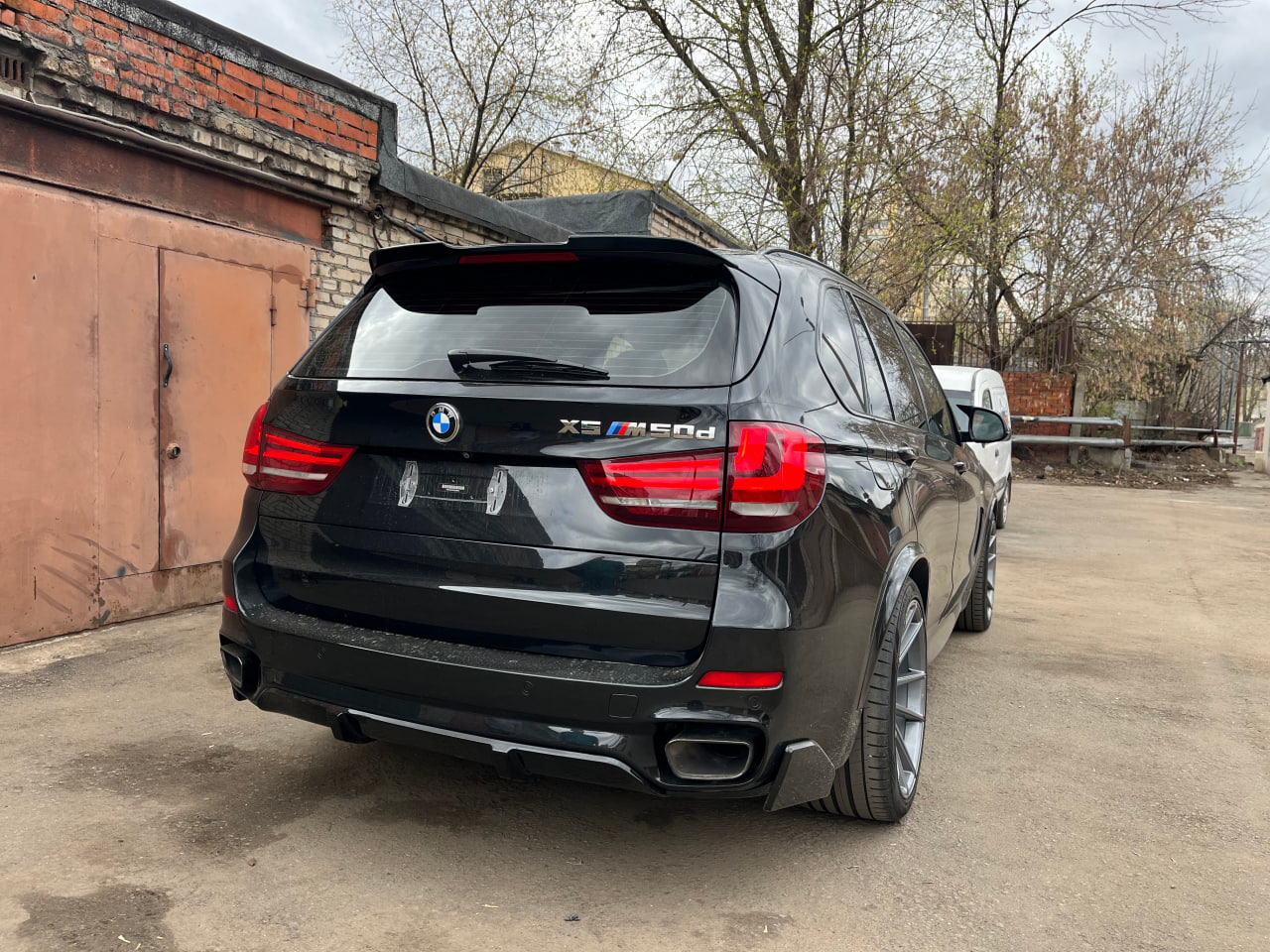 картинка Спойлер лезвие крышки багажника BMW X5 F15 vonard customs 