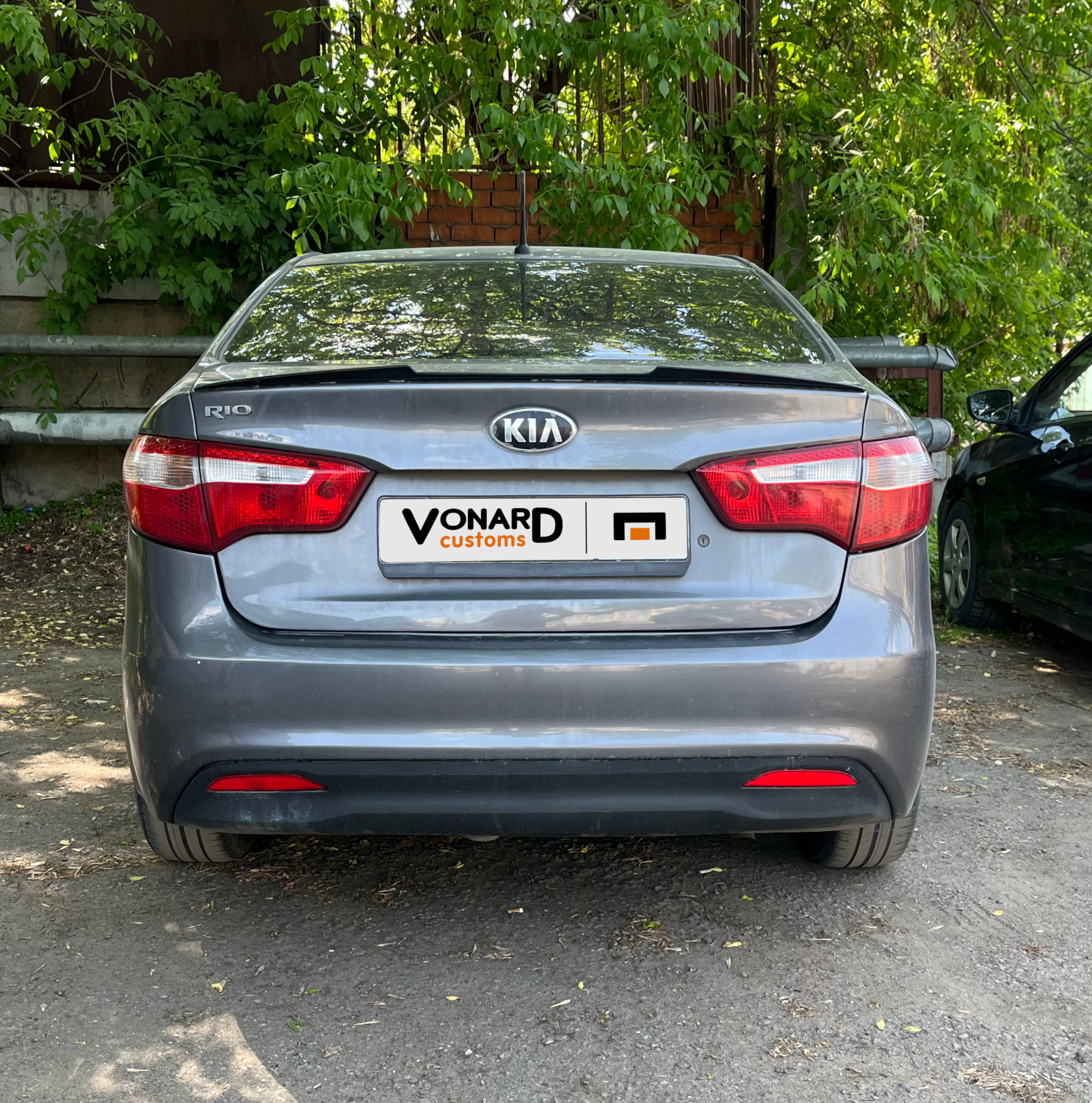картинка Спойлер лезвие крышки багажника Kia Rio 3 vonard customs 