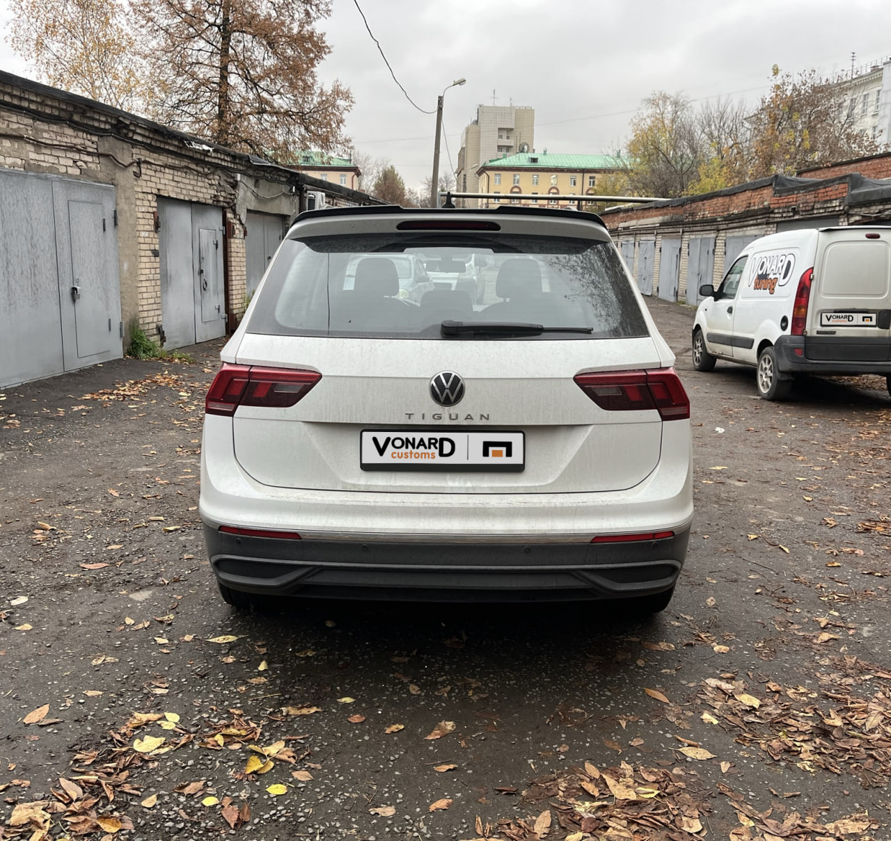 картинка Спойлер лезвие крышки багажника VW Tiguan 2 - под покраску vonard customs 