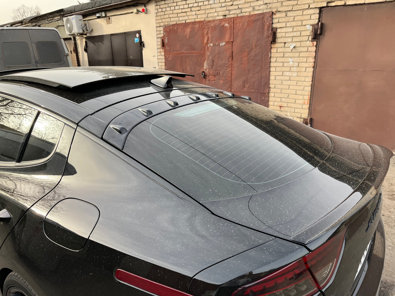 картинка Накладка заднего стекла багажника KIA Stinger 1 vonard customs 