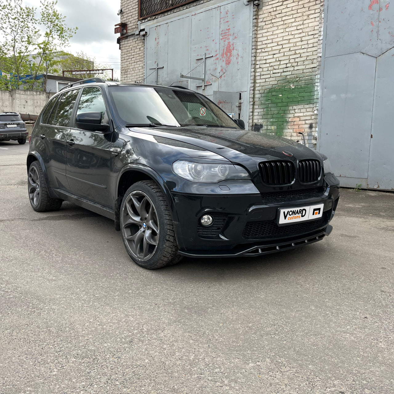 картинка Сплиттер (двойной) переднего бампера BMW X5 E70 M-Pack рестайлинг vonard customs 