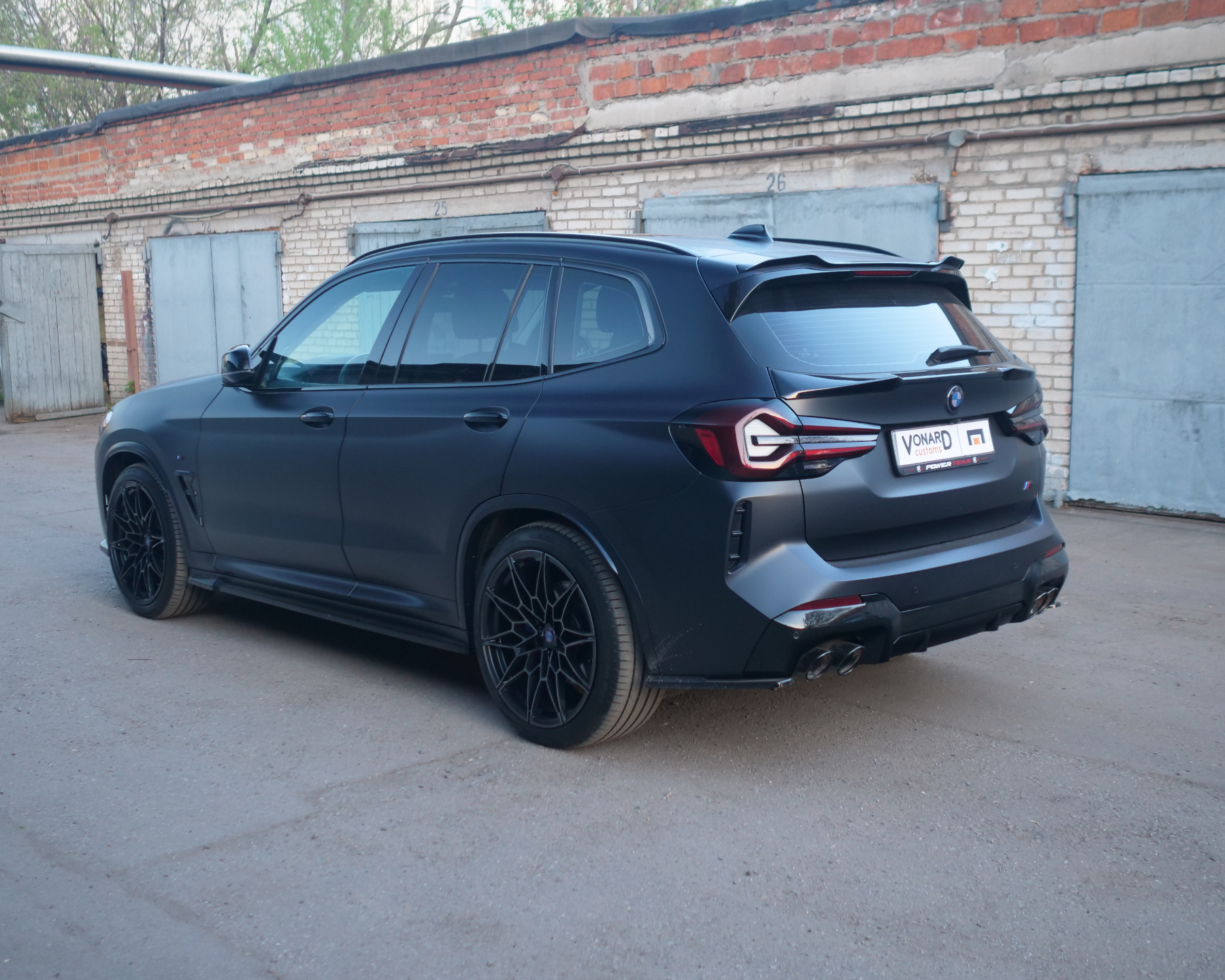 картинка Спойлер крышки багажника (нижний) BMW X3 G01 - черный металлик vonard customs 