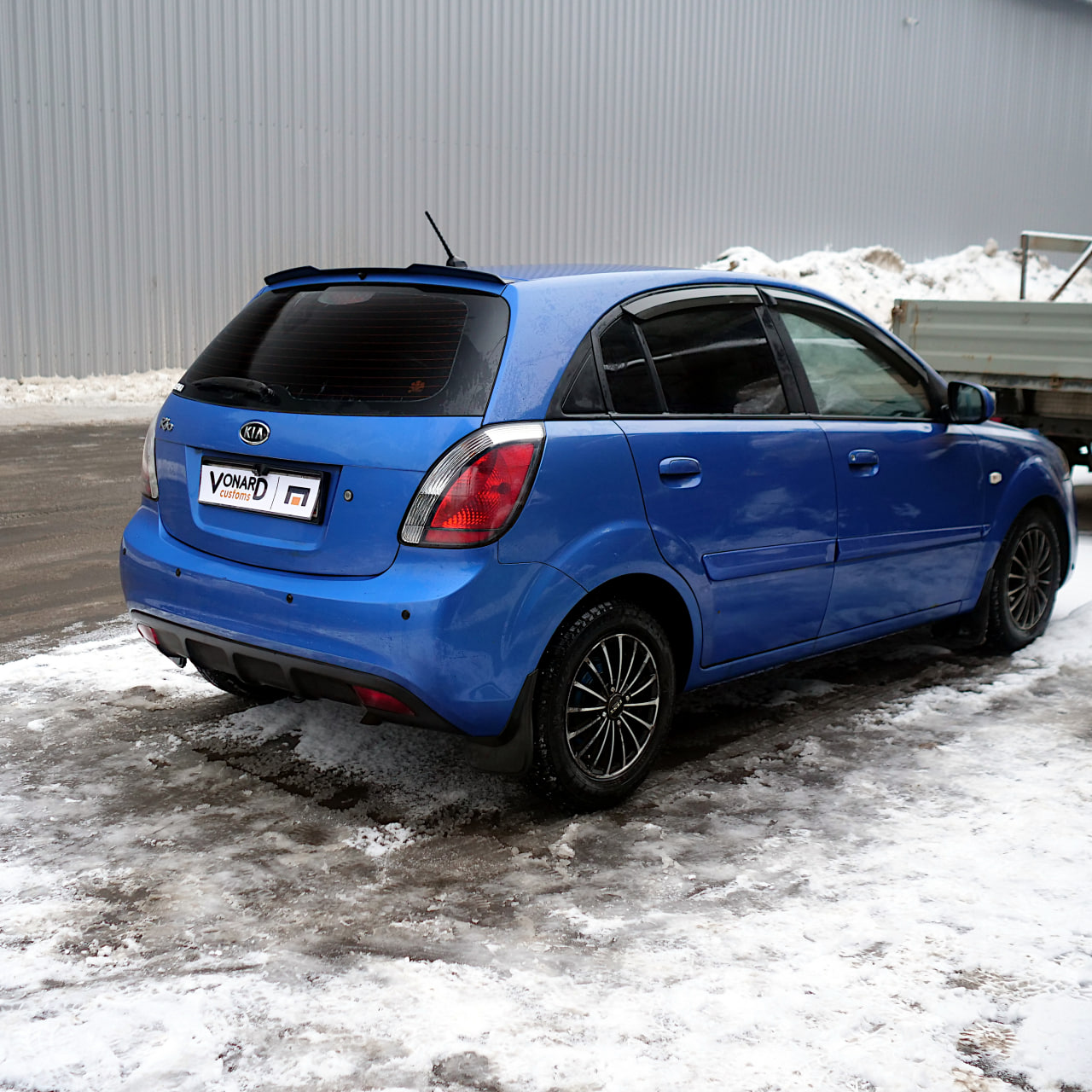 картинка Спойлер лезвие крышки багажника Kia Rio 2 хэтчбек vonard customs 