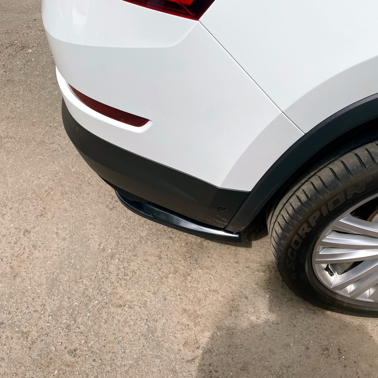 картинка Сплиттеры заднего бампера Skoda Kodiaq 1 стандарт - черный металлик vonard customs 