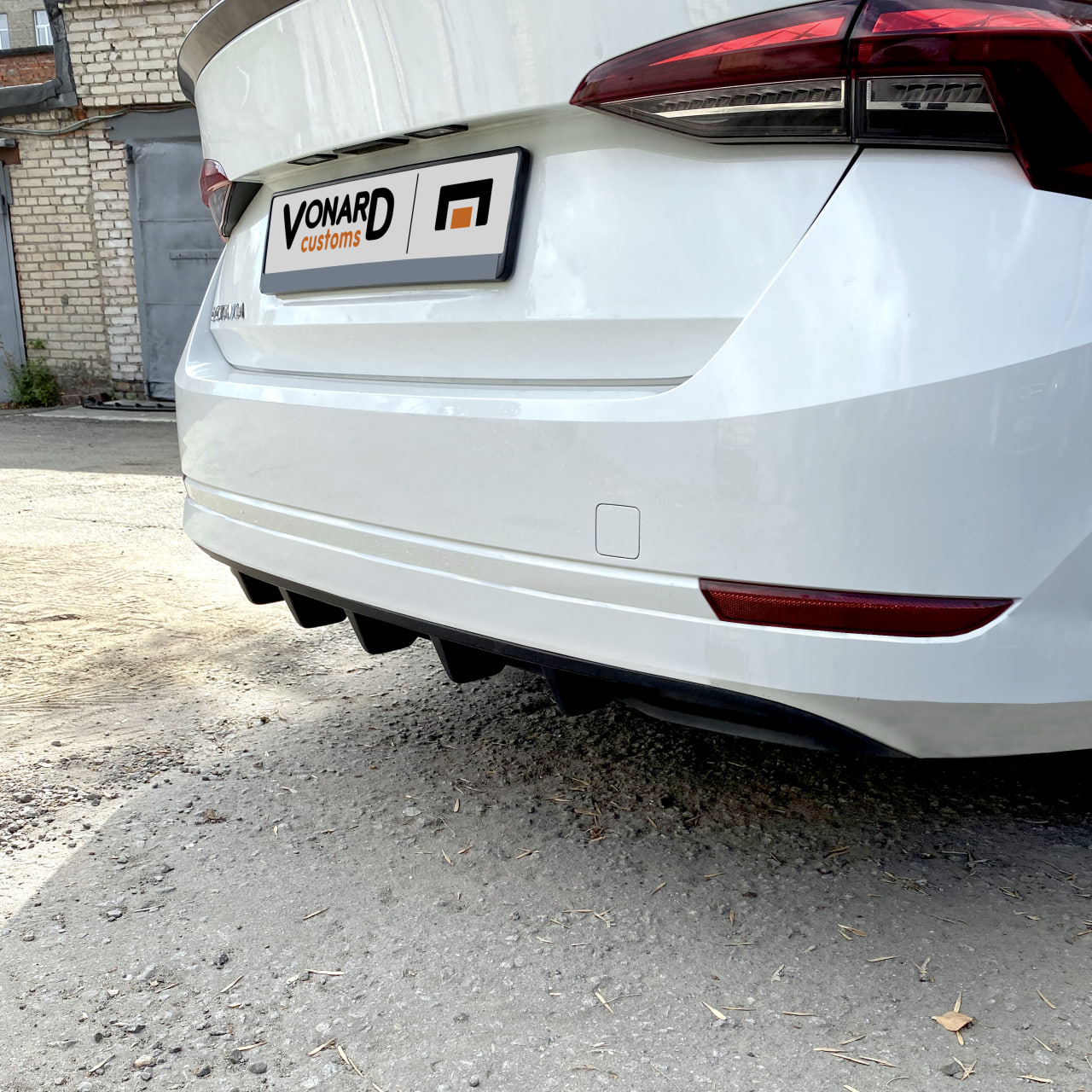 картинка Диффузор вставка заднего бампера Skoda Octavia 4 A8 - под покраску vonard customs 