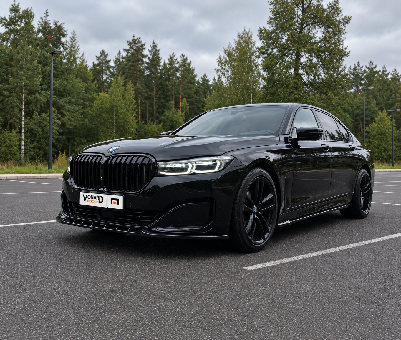 картинка Лезвия под пороги BMW 7 G11 рестайлинг - чёрный глянец vonard customs 