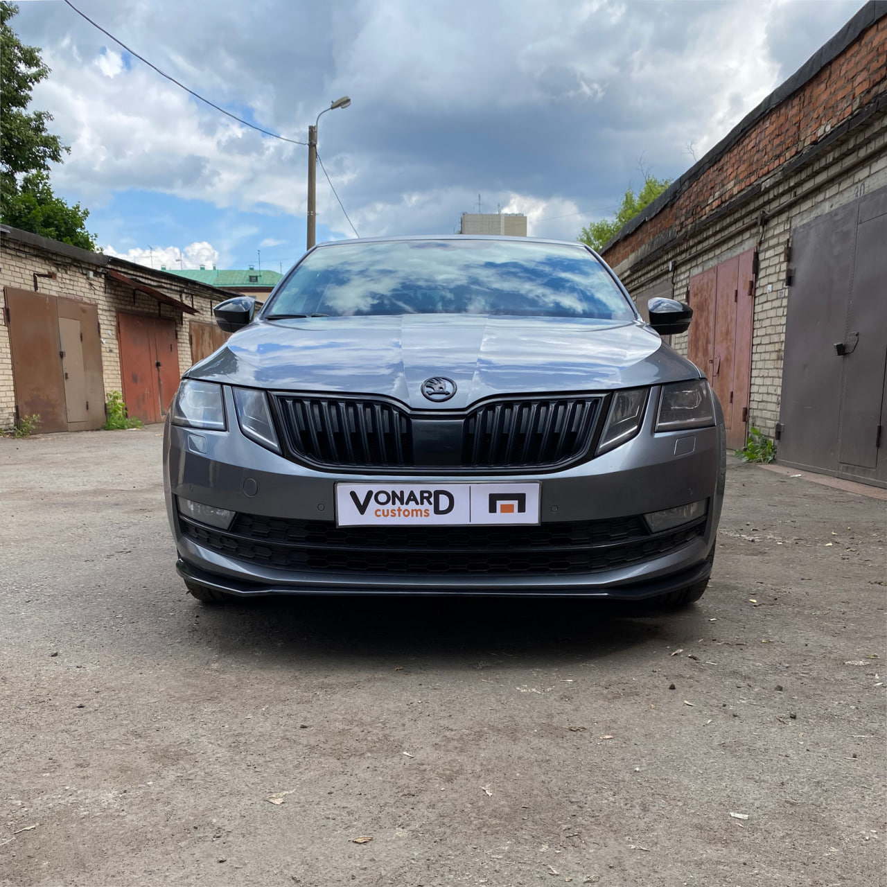 картинка Сплиттер переднего бампера Skoda Octavia 3 A7 рест. V3 (прилегающий) vonard customs 