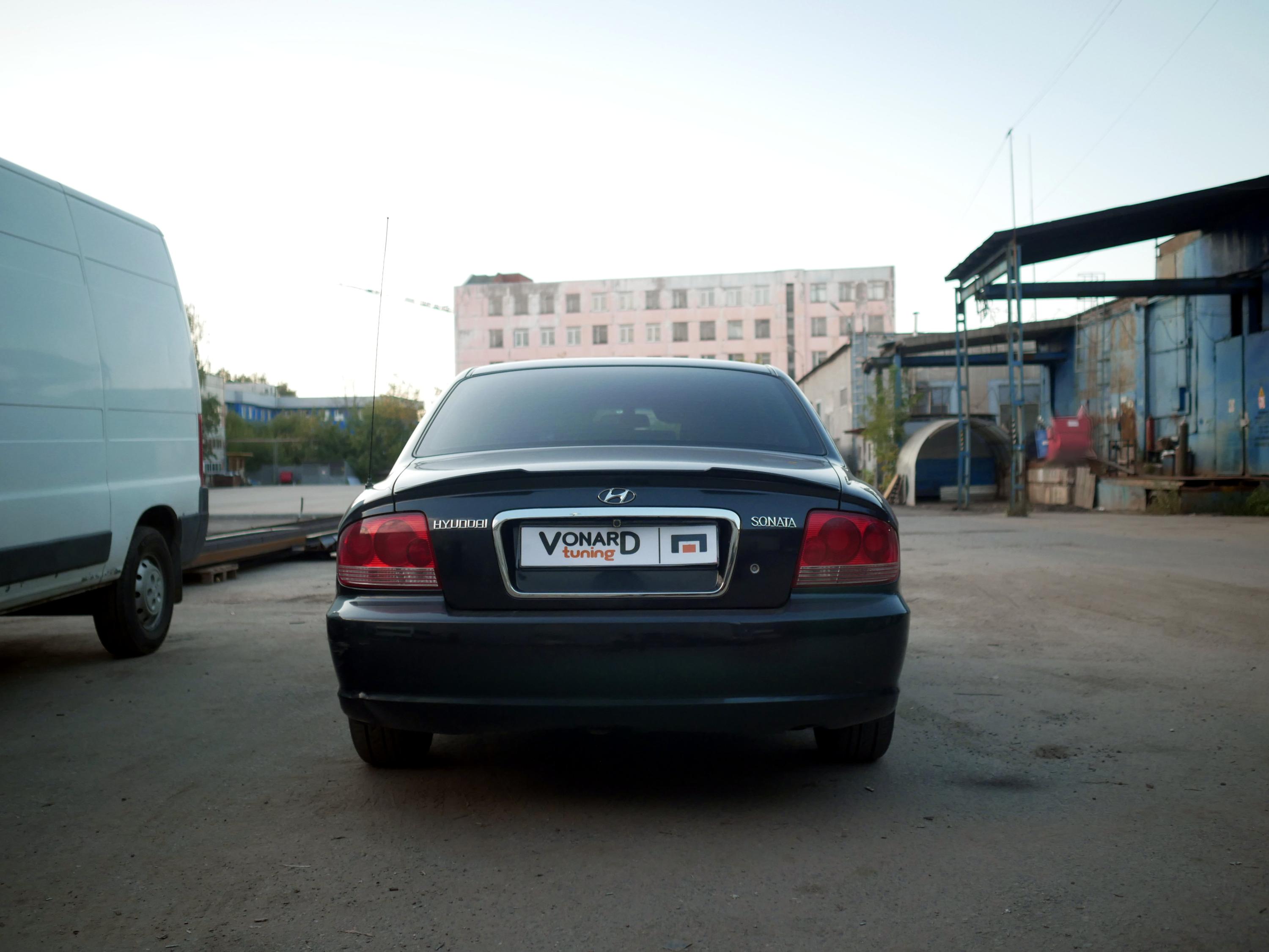 картинка Спойлер лезвие крышки багажника Hyundai Sonata 4 EF рест. vonard customs 