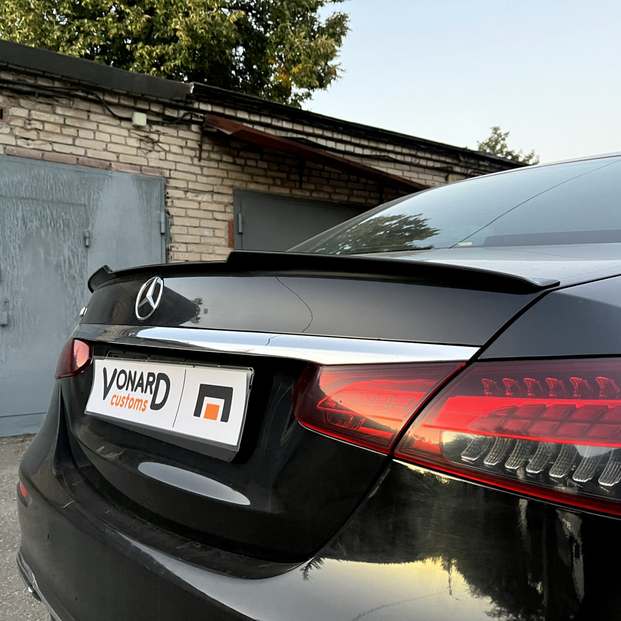картинка Спойлер лезвие крышки багажника Mercedes E W213 vonard customs 