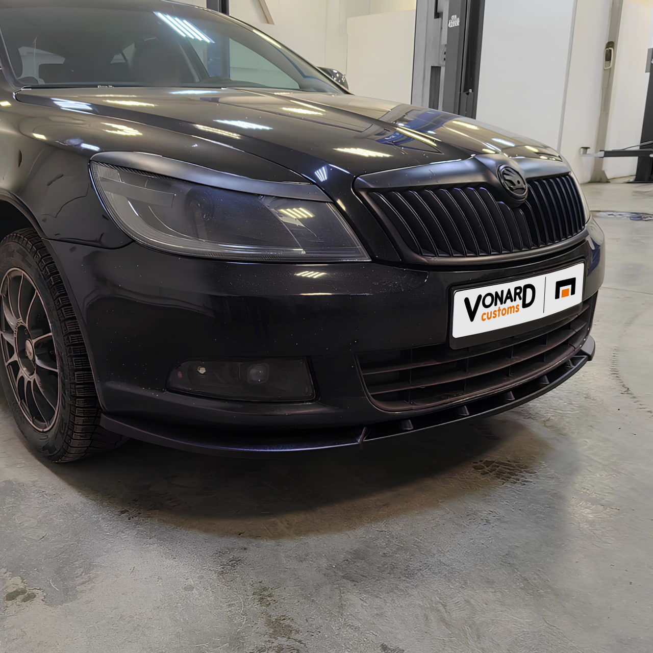 картинка Сплиттер переднего бампера Skoda Octavia 2 A5 рест. - текстура vonard customs 