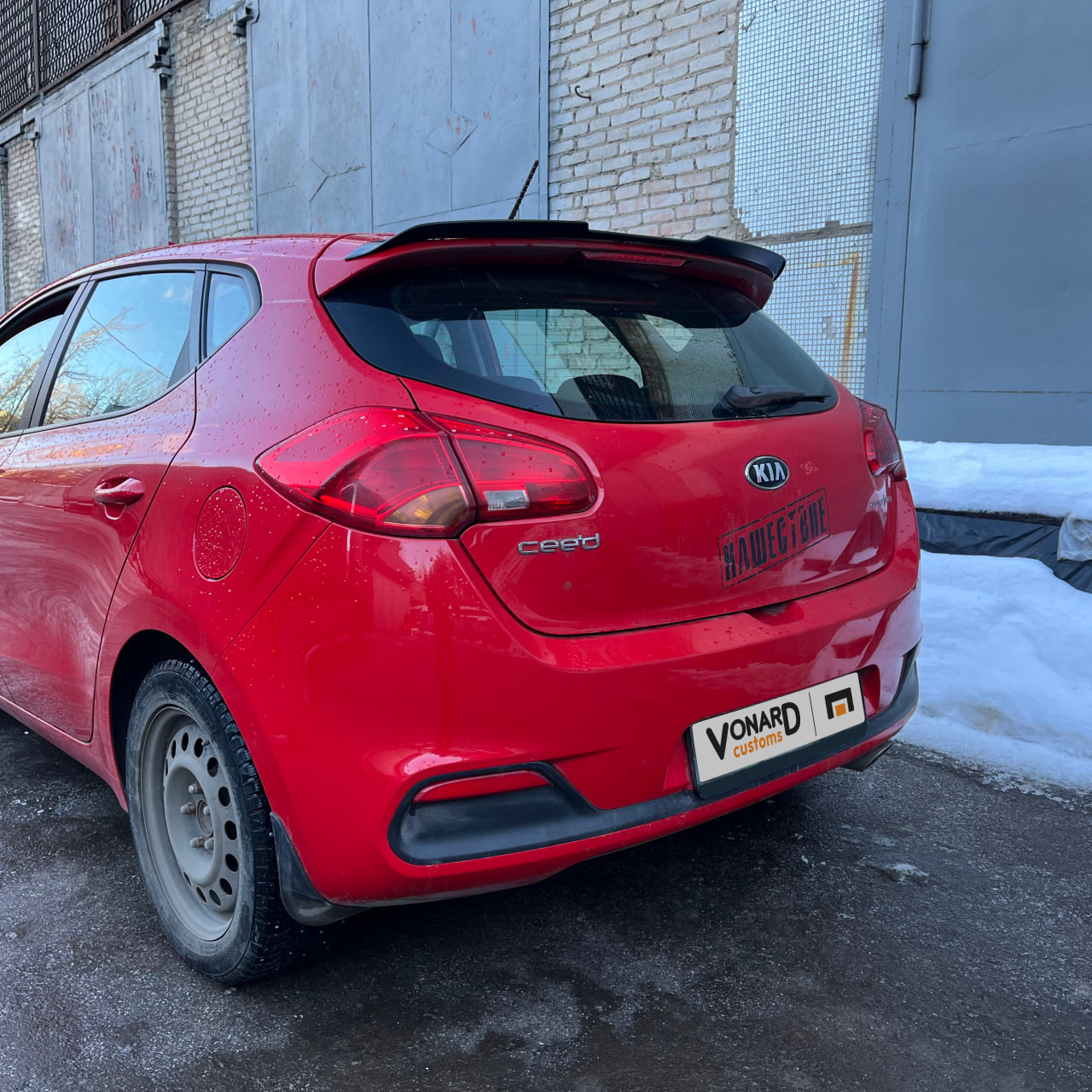 картинка Спойлер лезвие крышки багажника Kia Ceed 2 - черный металлик vonard customs 