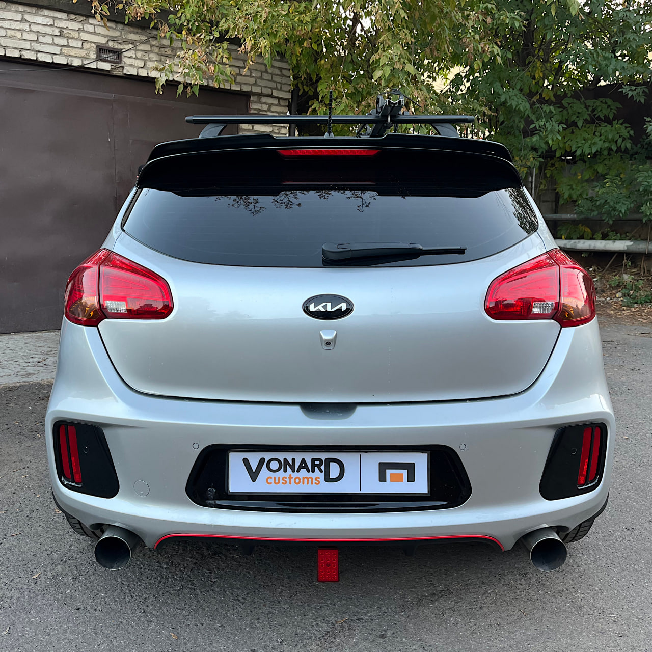 картинка Спойлер лезвие крышки багажника Kia Ceed 2 - черный металлик vonard customs 