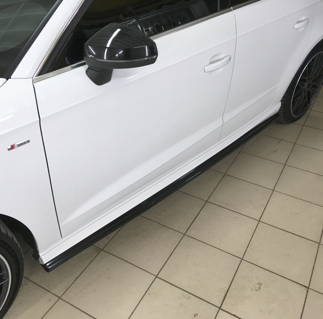 картинка Лезвия под пороги Audi A3 S3 8V S-Line - под покраску vonard customs 