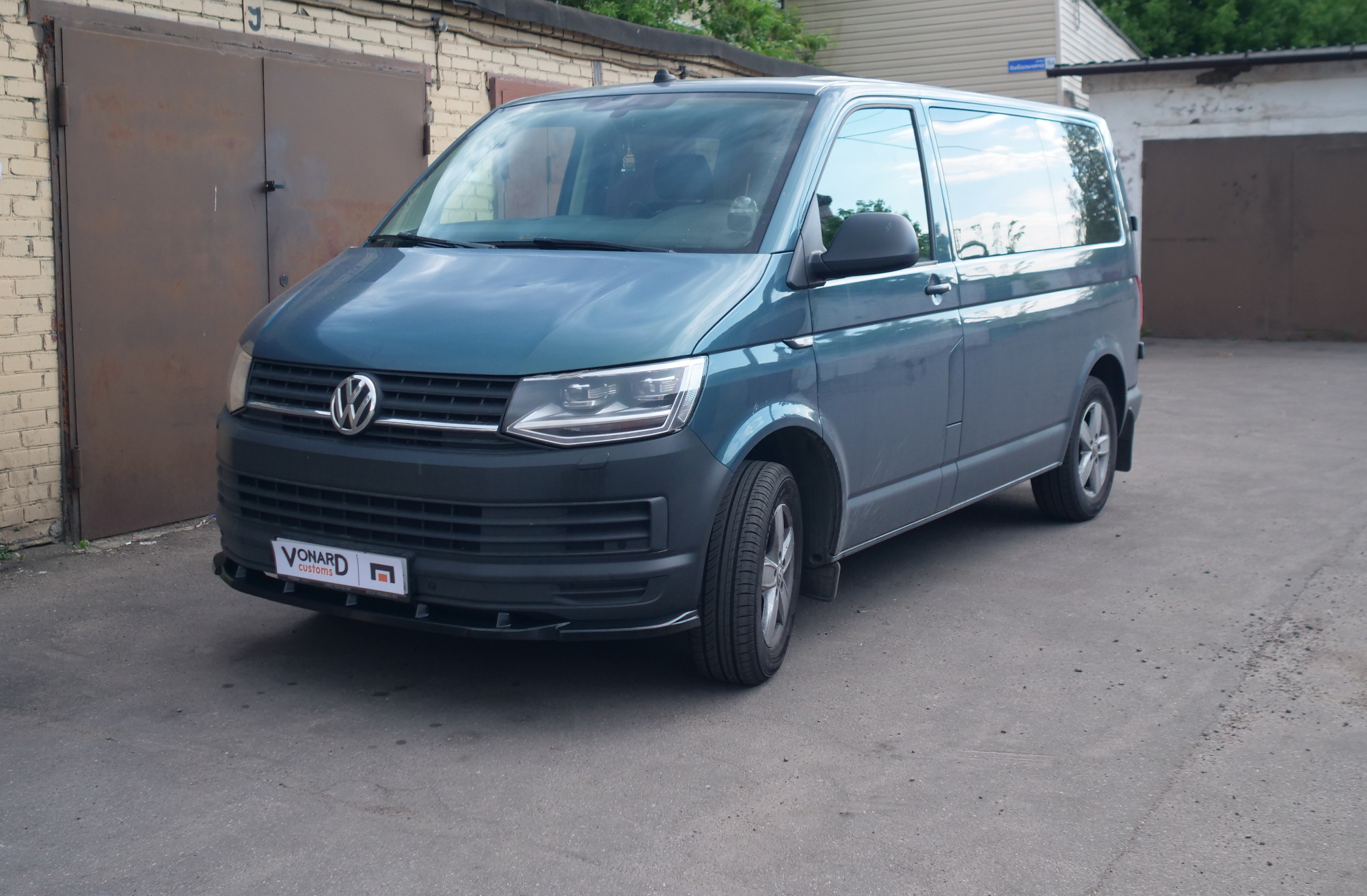 картинка Сплиттер переднего бампера VW T6 (с ребрами) - текстурный vonard customs 