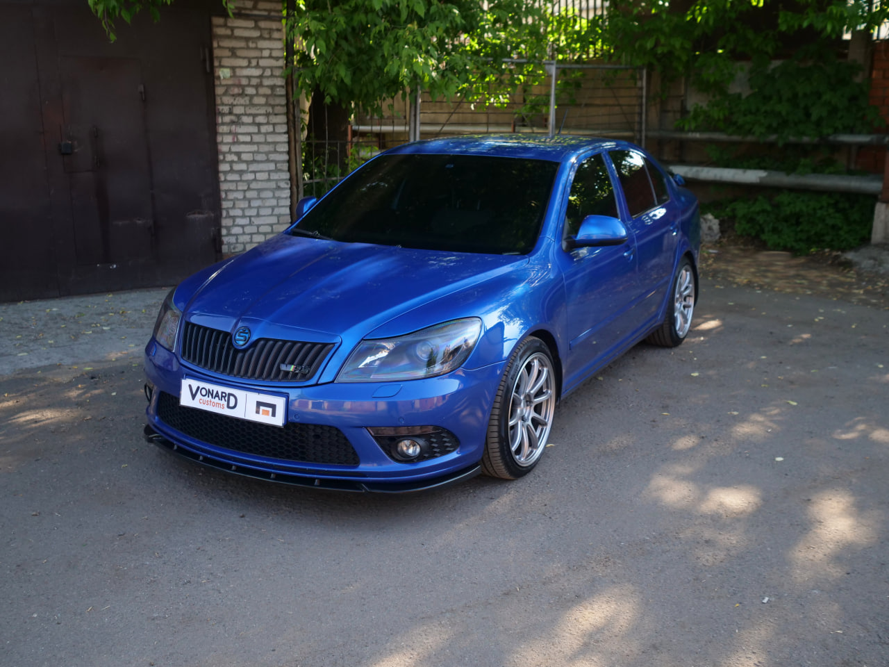 картинка Сплиттер переднего бампера Skoda Octavia 2 A5 RS рест. (ребра) - под покраску vonard customs 