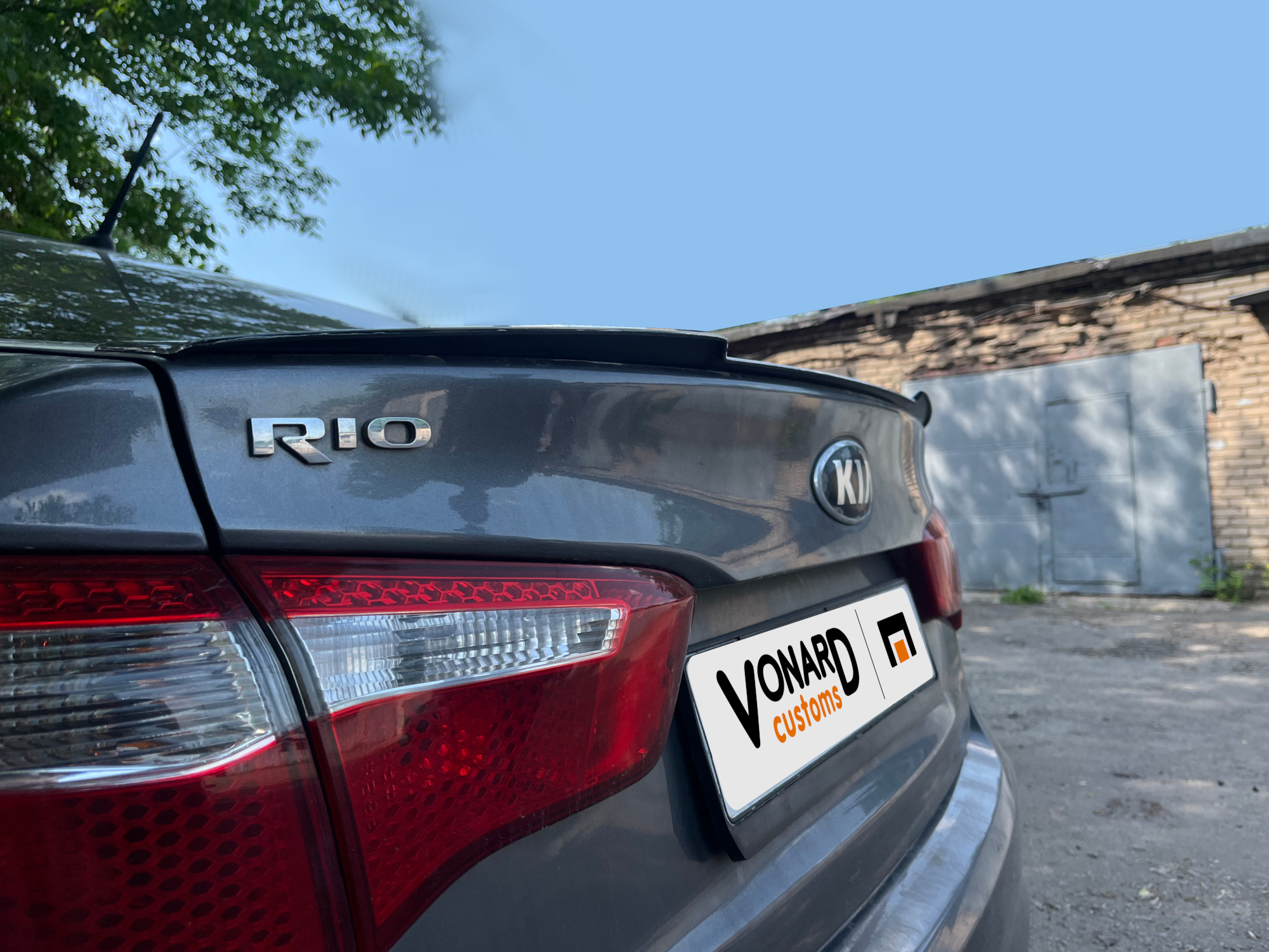 картинка Спойлер лезвие крышки багажника Kia Rio 3 (Ver. 2- Slim) vonard customs 