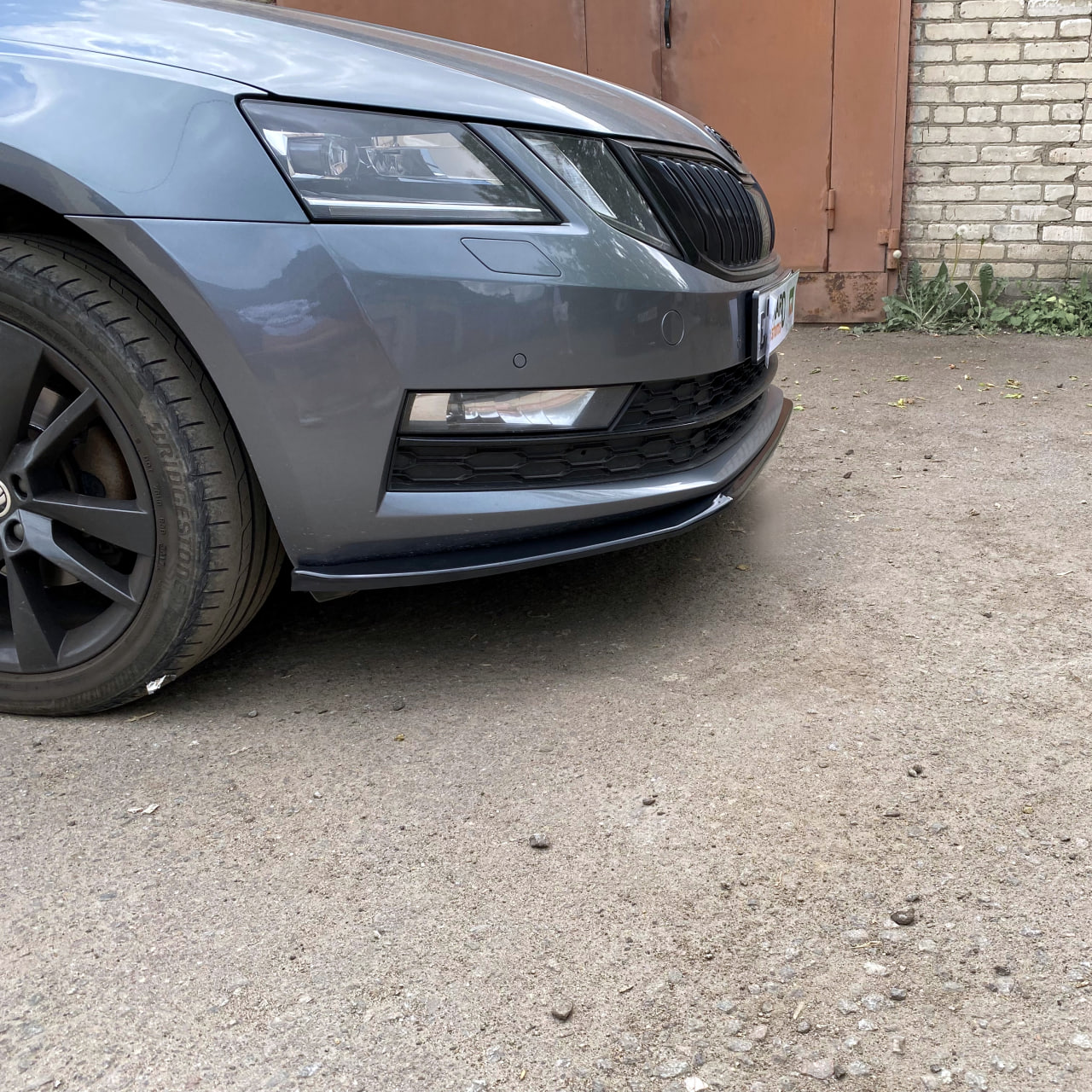 картинка Сплиттер переднего бампера Skoda Octavia 3 A7 рест. V3 (прилегающий) vonard customs 