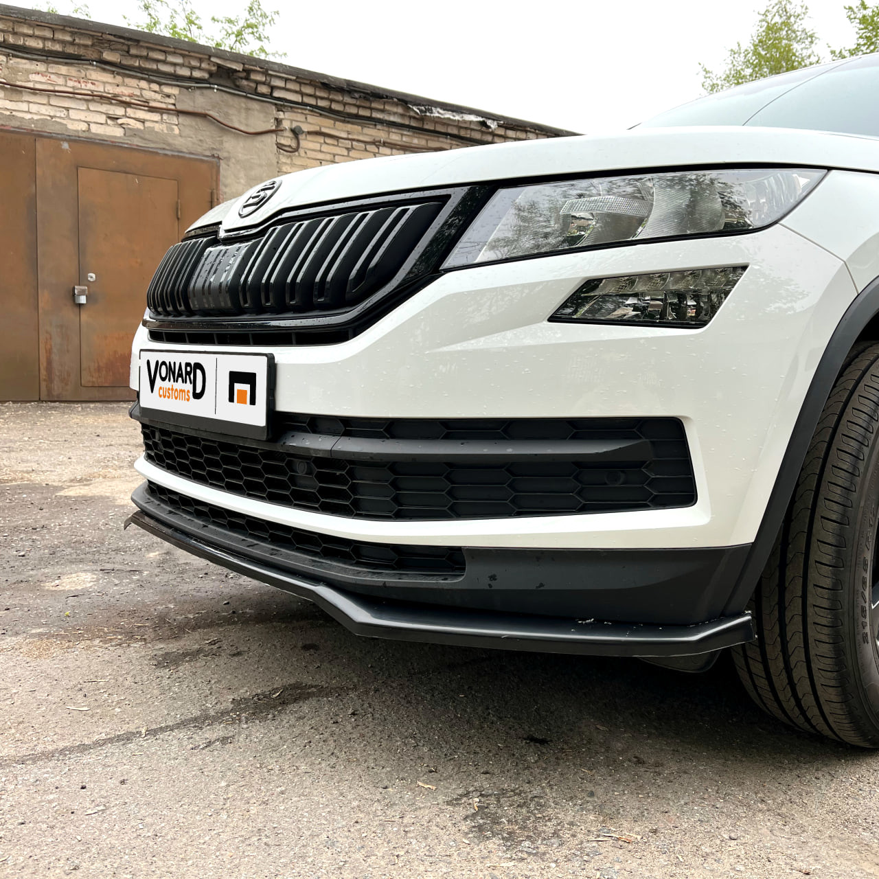 картинка Сплиттер переднего бампера Skoda Kodiaq 1 стандарт (ver. 2) - текстура vonard customs 