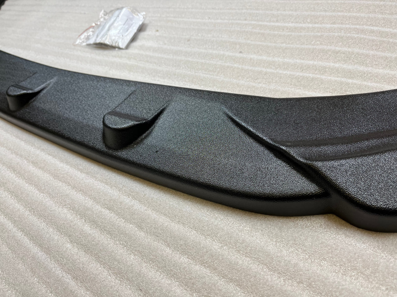 картинка Сплиттер переднего бампера VW Polo 6 (узкий) - текстура vonard customs 