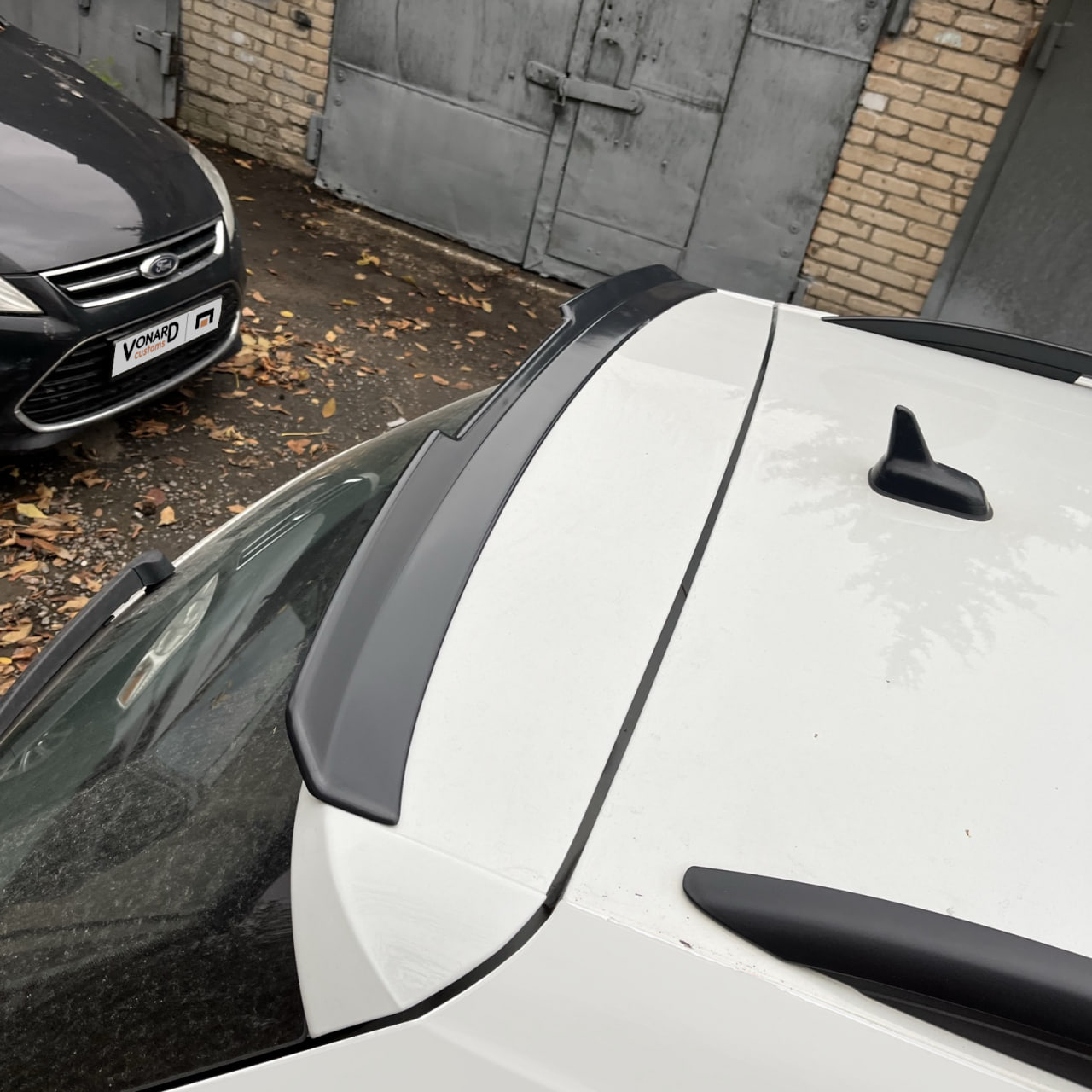 картинка Спойлер лезвие крышки багажника VW Tiguan 2 (короткий) - под покраску vonard customs 