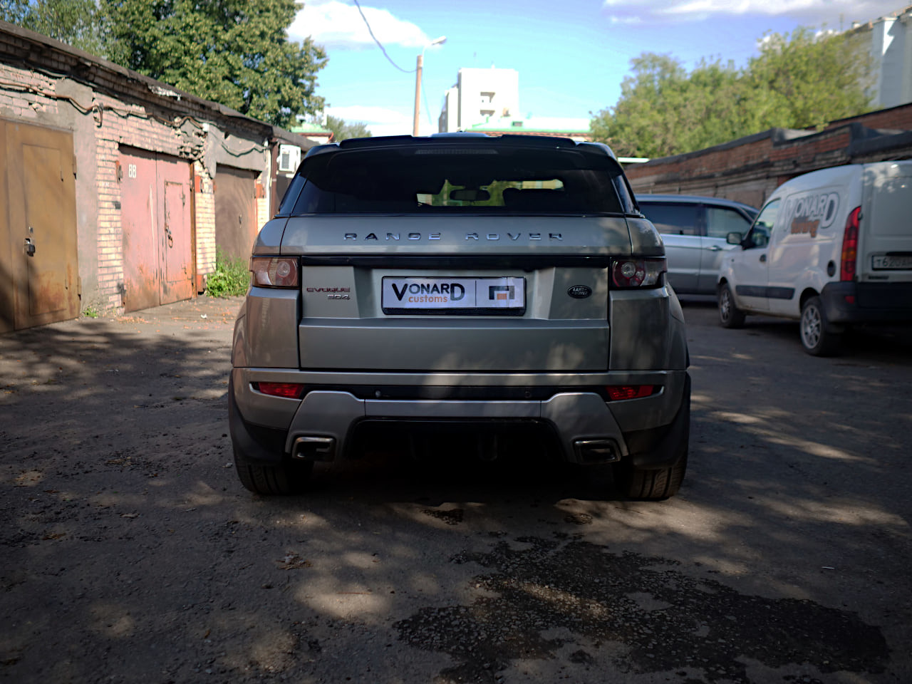 картинка Спойлер лезвие крышки багажника (верхний) Range Rover Evoque 1 vonard customs 