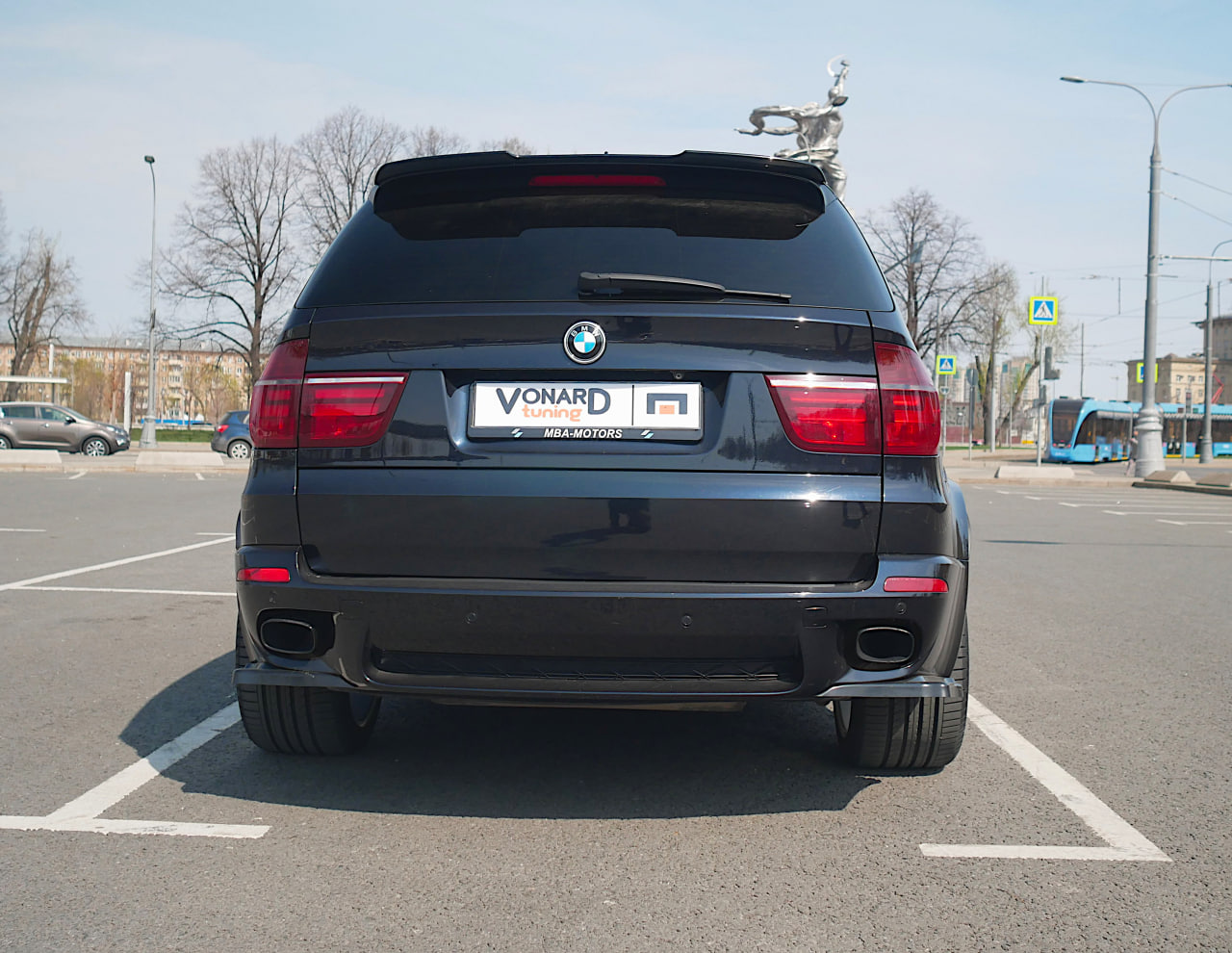 картинка Спойлер лезвие крышки багажника BMW X5 E70 - черный металлик vonard customs 