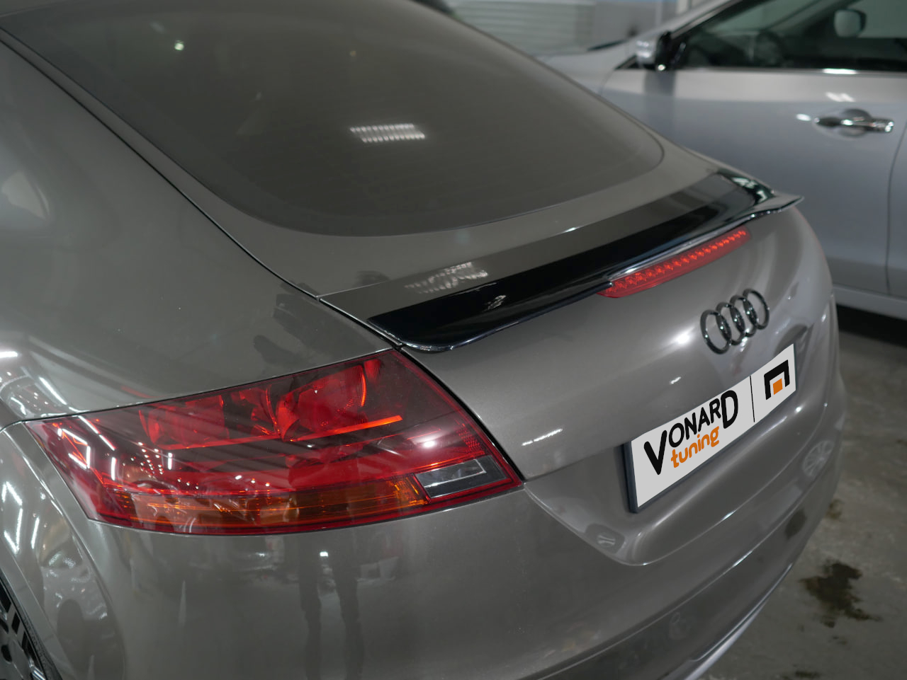 картинка Спойлер лезвие крышки багажника Audi TT 2 8J vonard customs 