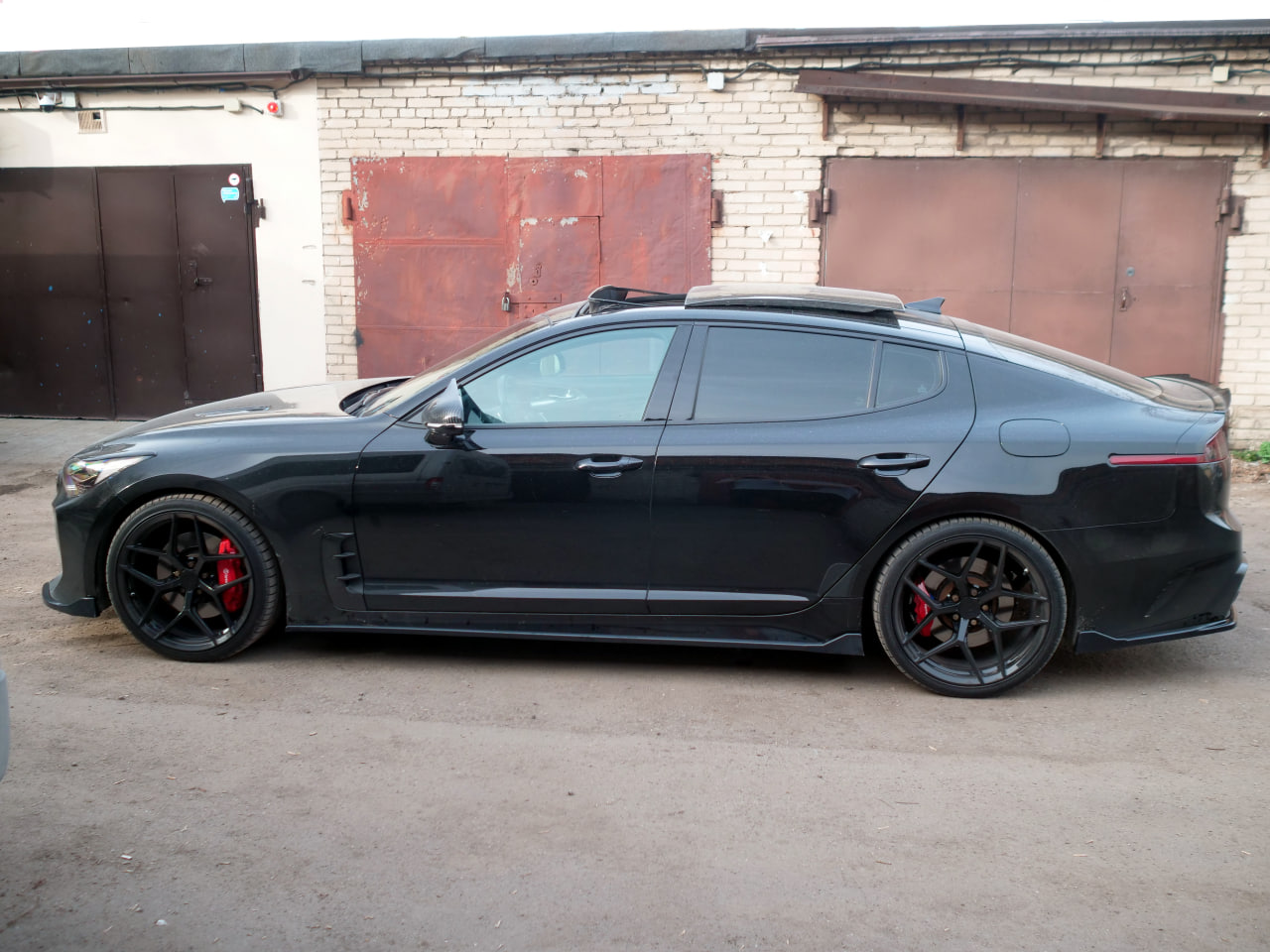картинка Лезвия под пороги KIA Stinger 1 (агрессивные) - под покраску vonard customs 