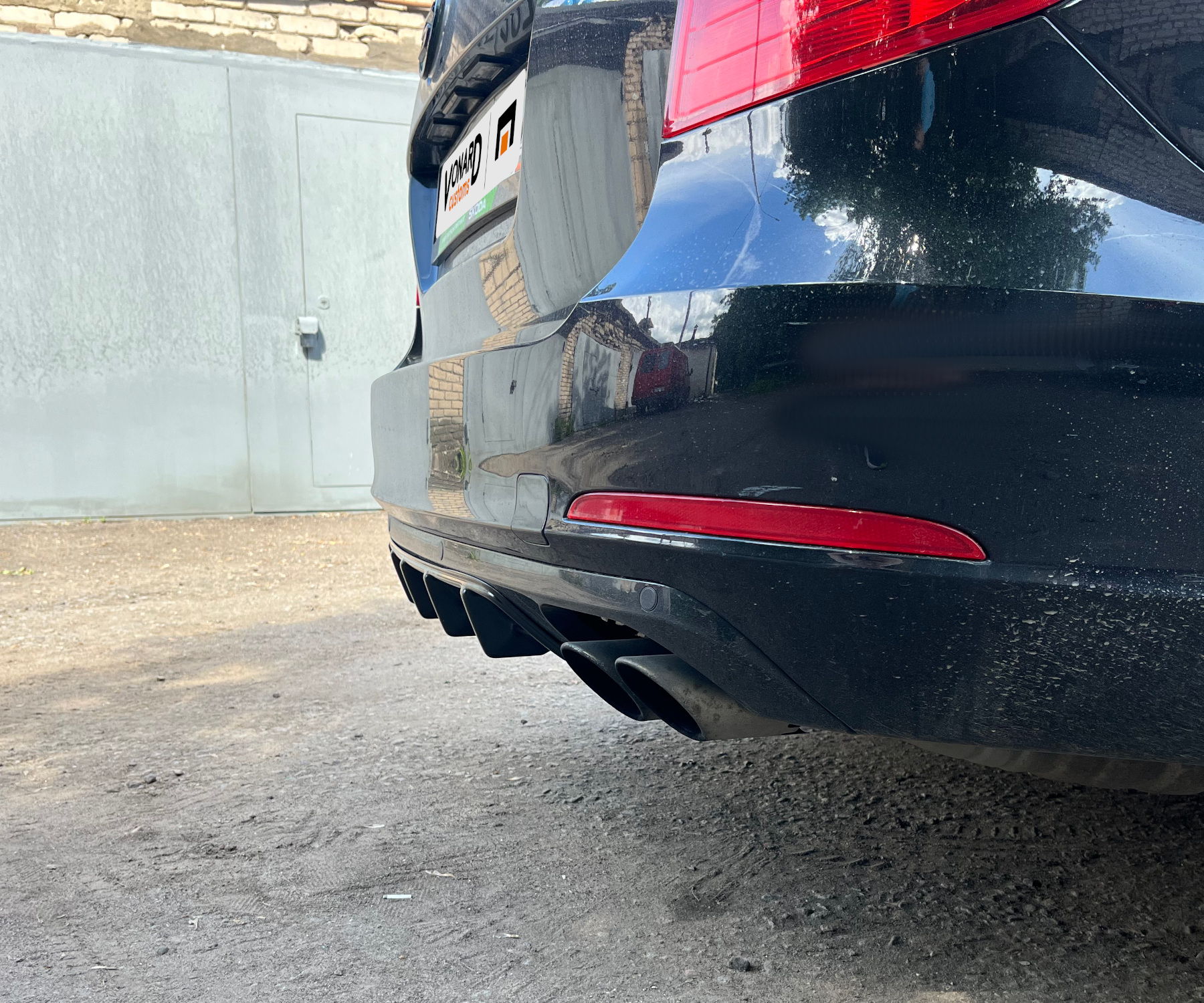 картинка Диффузор накладка заднего бампера Skoda Superb 2 - текстура vonard customs 