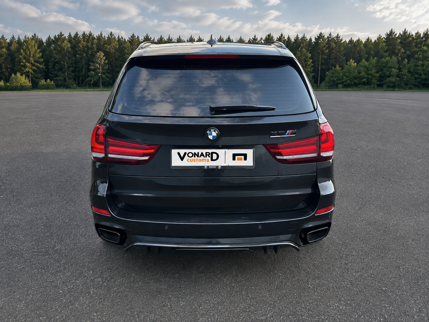 картинка Диффузор накладка заднего бампера BMW X5 F15 M-Pack V2 - под покраску vonard customs 