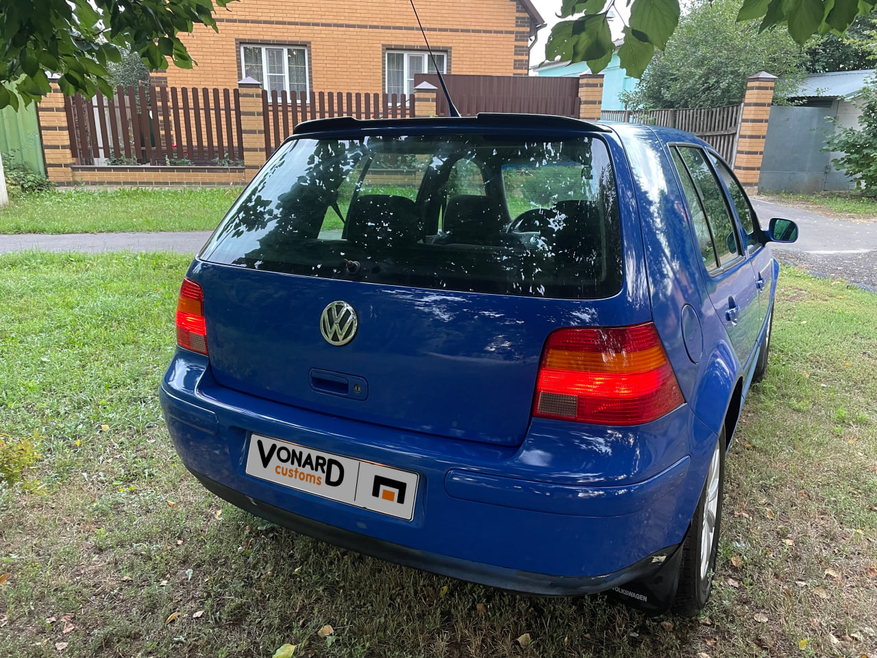 картинка Спойлер лезвие крышки багажника VW Golf 4 - под покраску vonard customs 