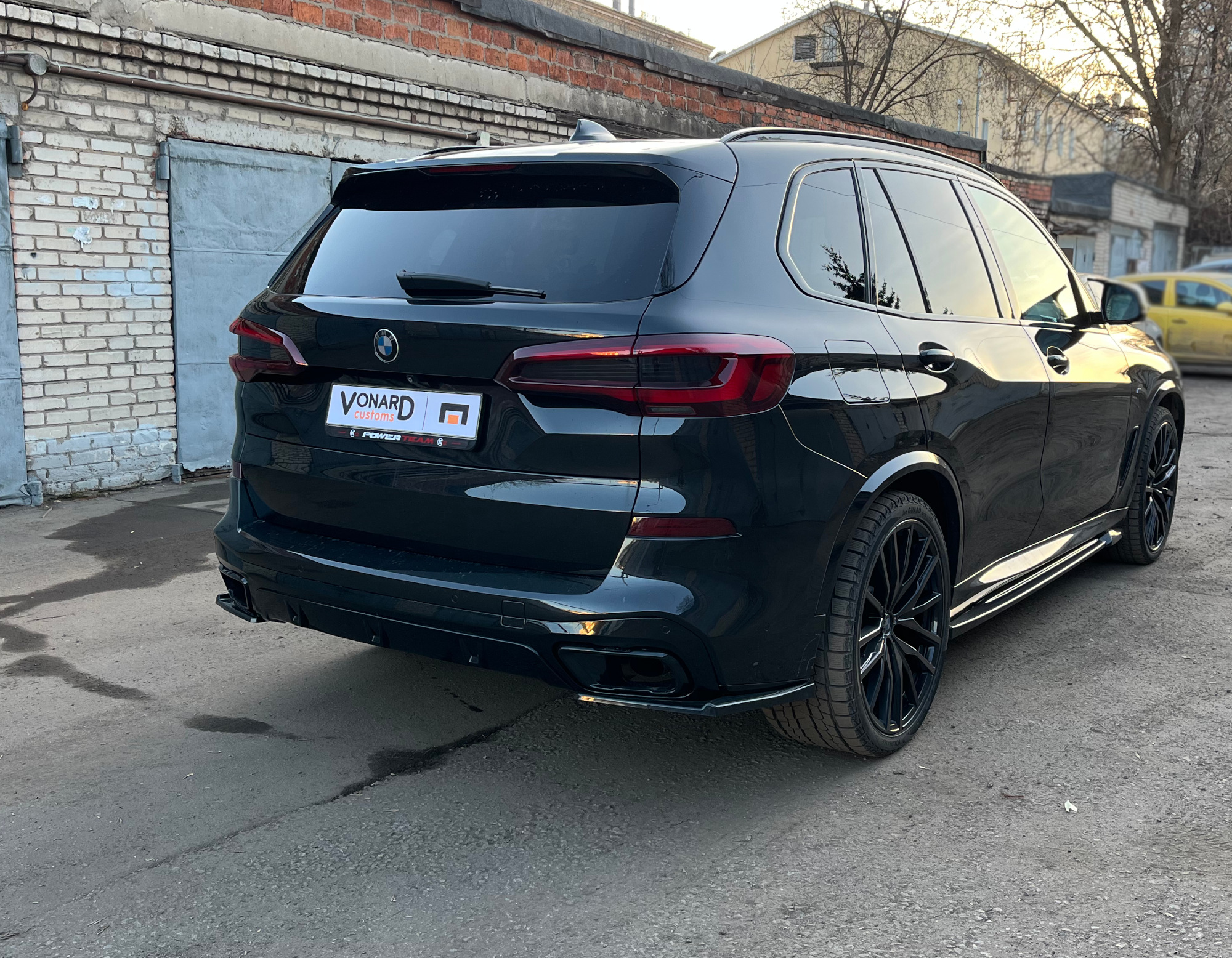 картинка Сплиттеры заднего бампера BMW X5 G05 M-pack - черный металлик vonard customs 