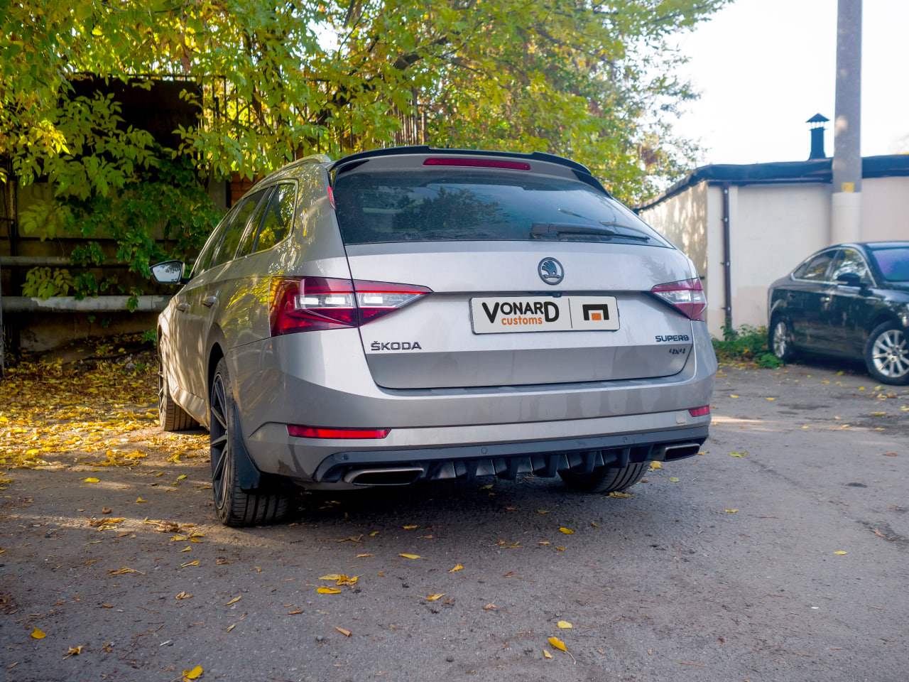 картинка Диффузор вставка заднего бампера Skoda Superb 3 - текстура vonard customs 