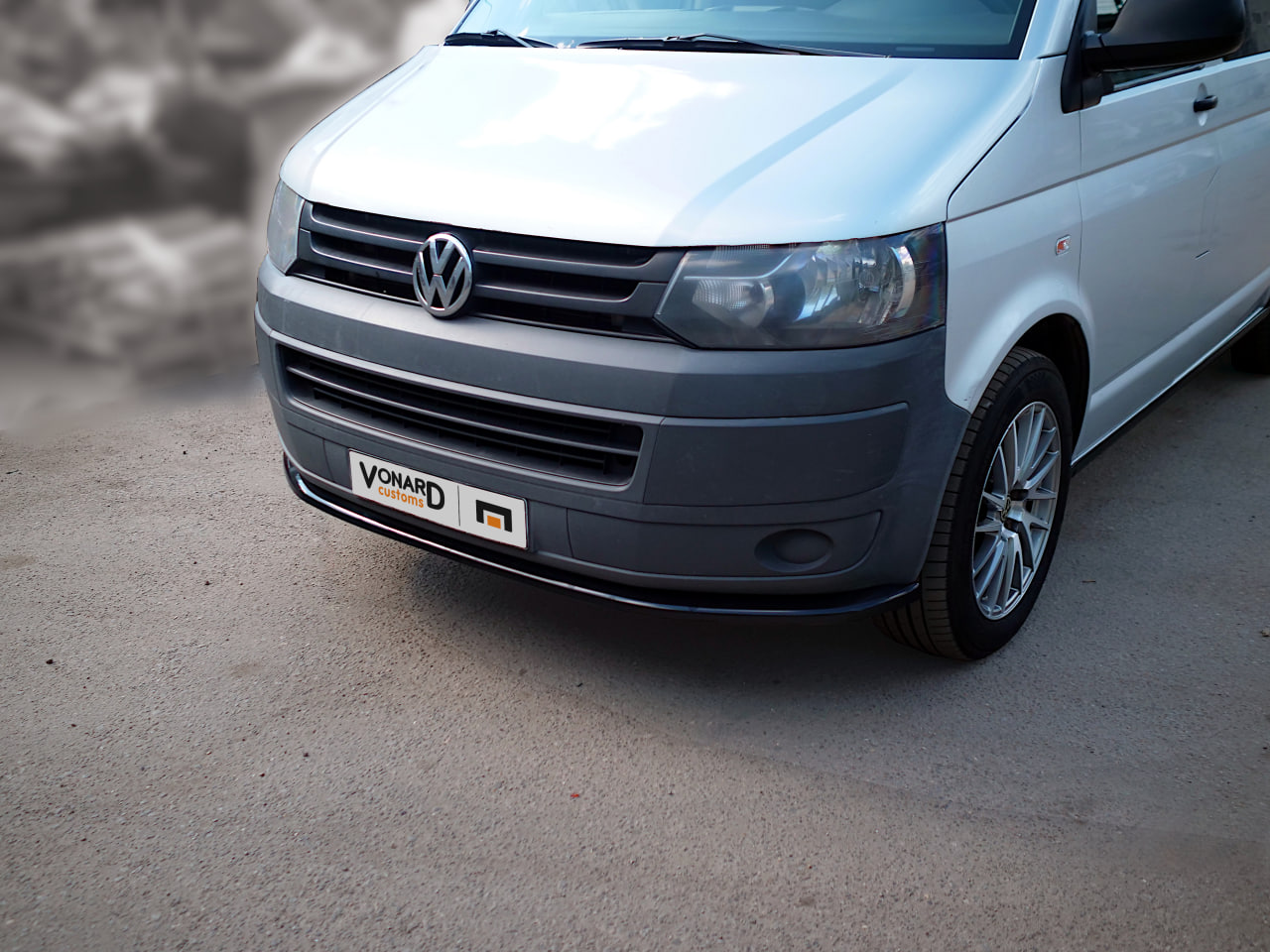 картинка Сплиттер переднего бампера VW T5.1 (прилегающий) - текстурный vonard customs 