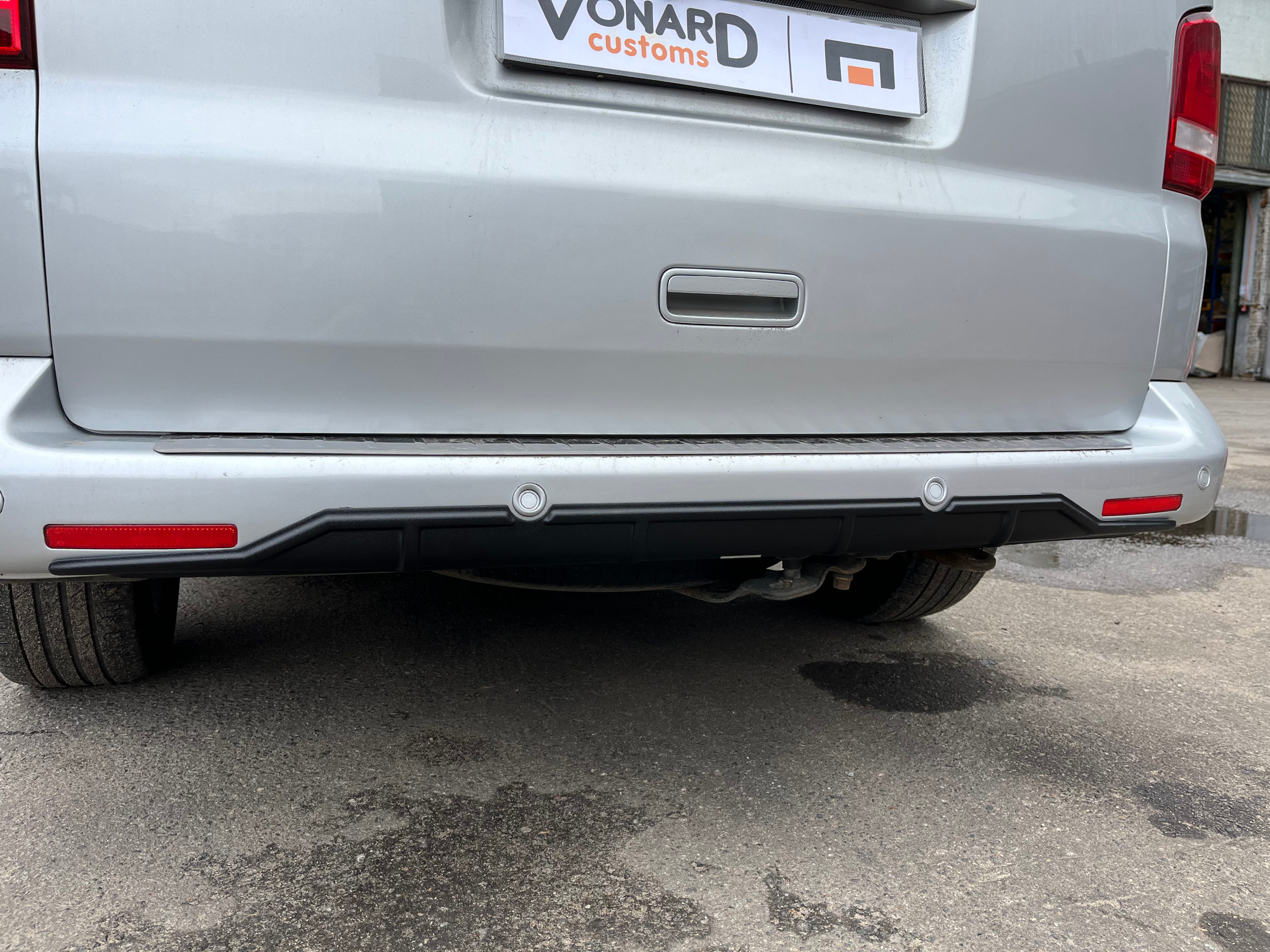 картинка Диффузор накладка заднего бампера VW T5 / T5.1 - текстура vonard customs 