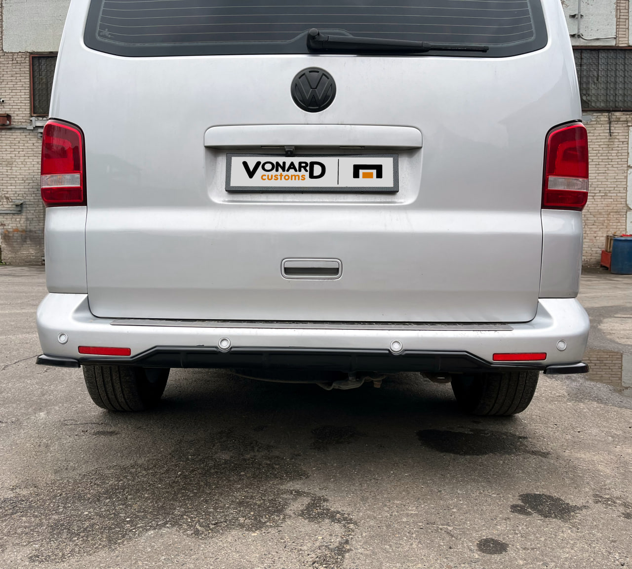 картинка Диффузор накладка заднего бампера VW T5 / T5.1 vonard customs 