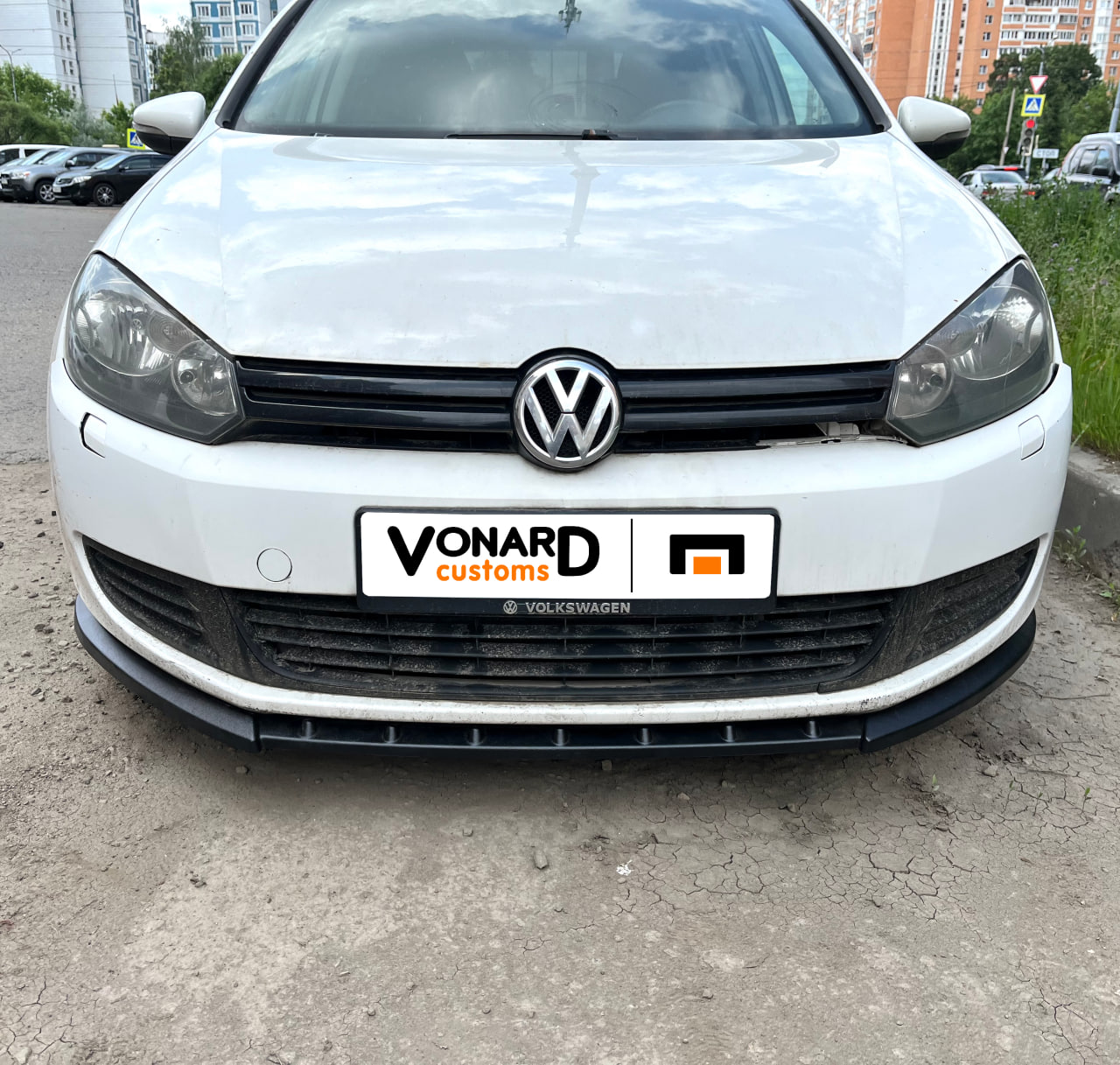 картинка Сплиттер переднего бампера VW Golf 6 - текстура vonard customs 