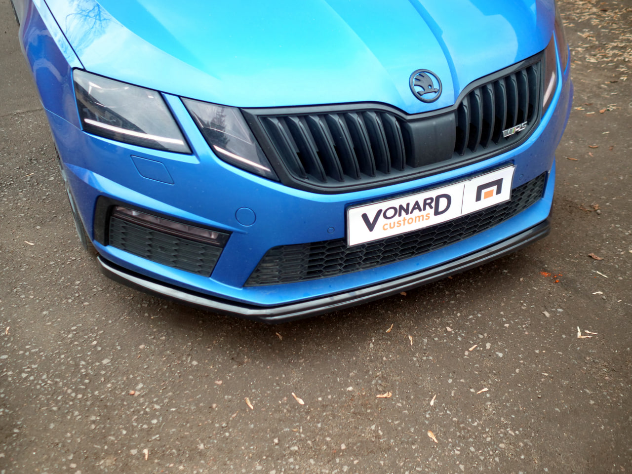 картинка Сплиттер переднего бампера Skoda Octavia 3 A7 RS рест. V3 vonard customs 