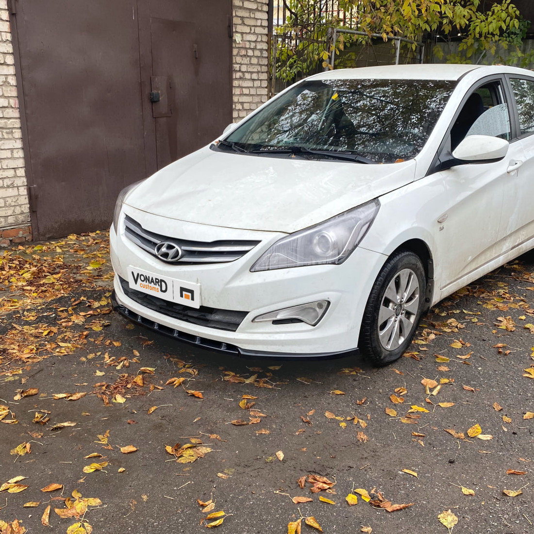 картинка Сплиттер переднего бампера Hyundai Solaris 1 рест - текстура vonard customs 