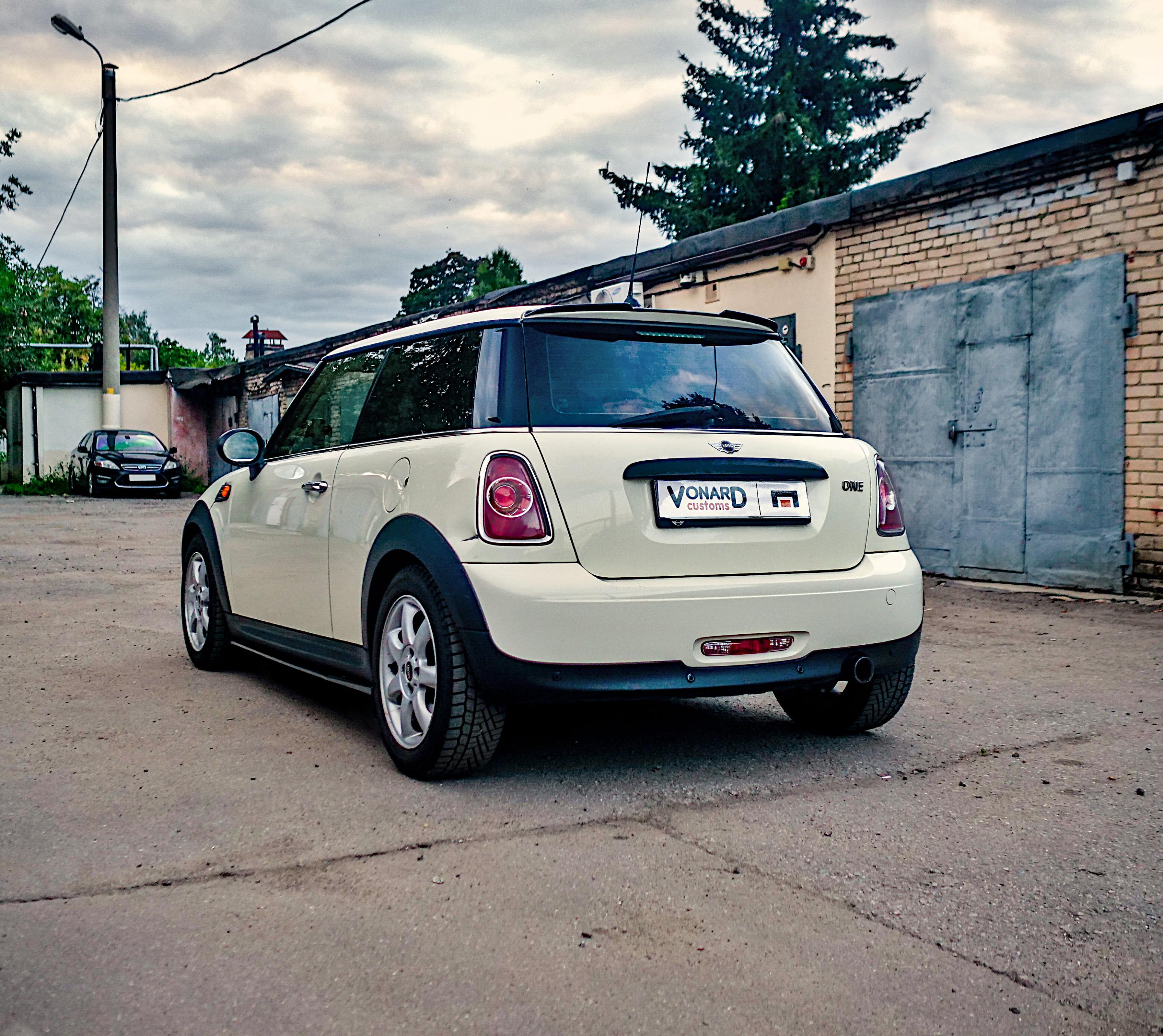 картинка Спойлер лезвие крышки багажника MINI Hatch R56 vonard customs 